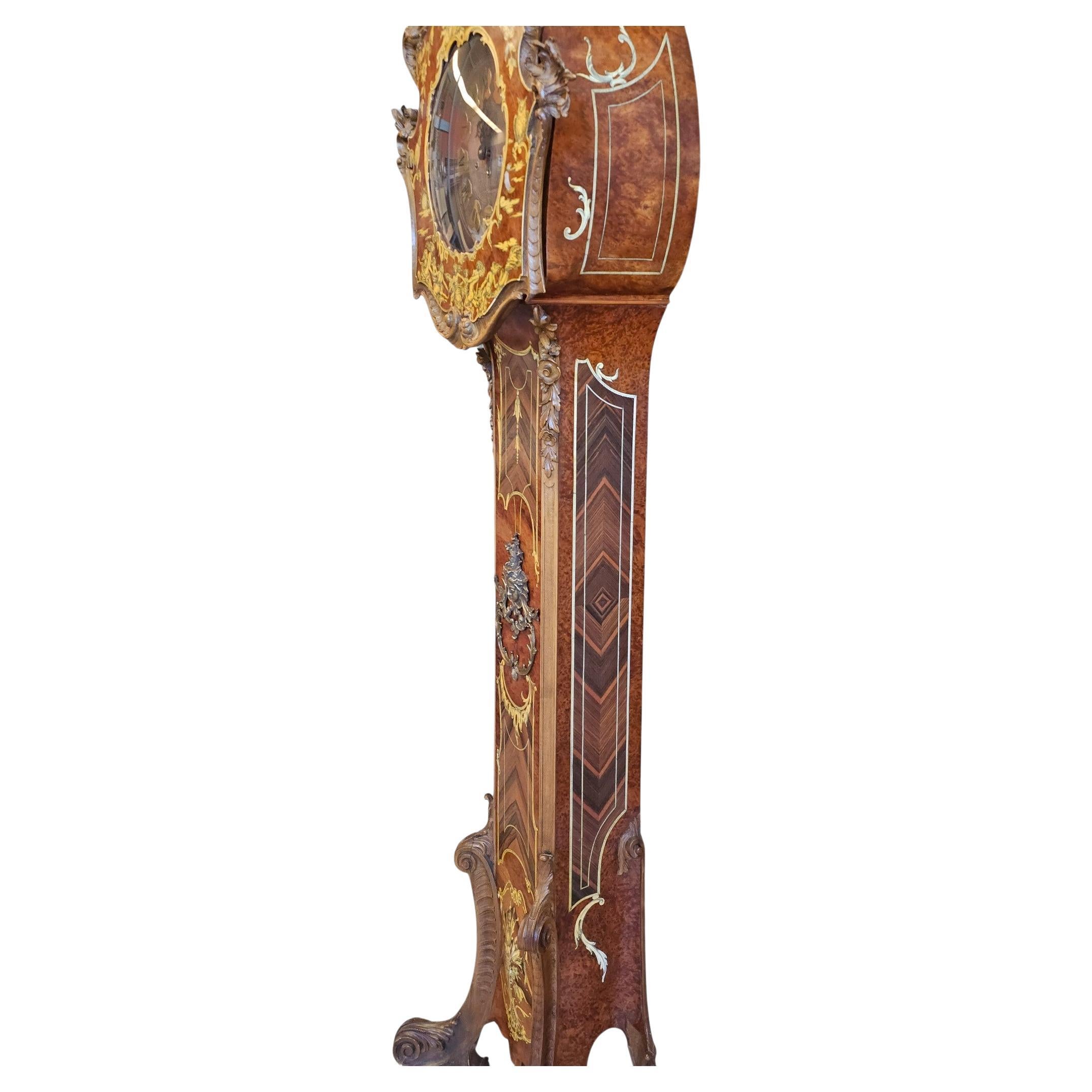 Base Clock with Allegory of Time, 1964 - Cornelio Ferrandi

This clock is not merely a timekeeping instrument; it is a true piece of furniture that embodies the passion and artistry of Cornelio Ferrandi. Its distinctive design features a body
