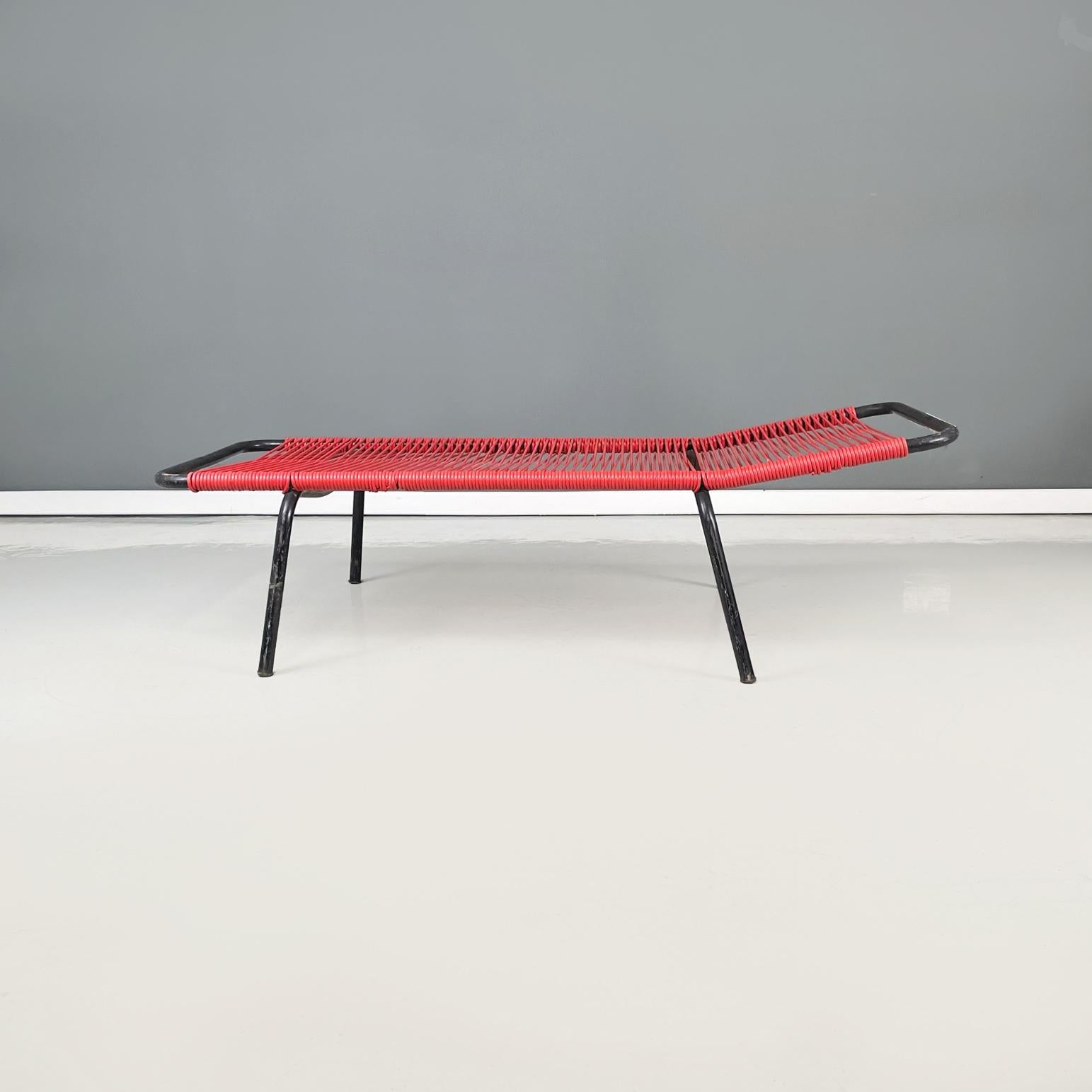 Mid-Century Modern Italian Midcentury Beach Chair in Red Scooby Plastic and Black Metal, 1960s