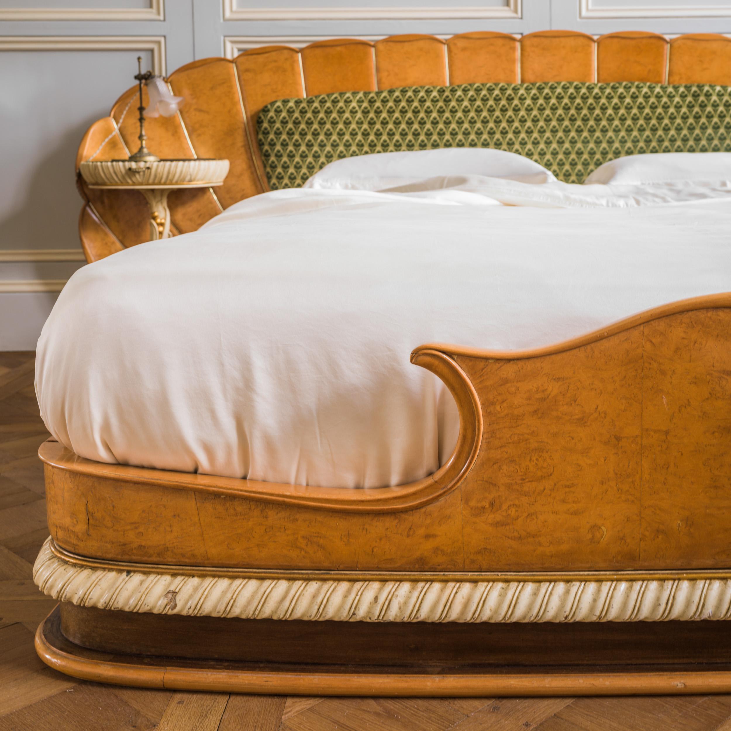 Mid Century Italian Bed in the Art Deco Style Made in a Burr Elm Wood In Good Condition In London, Park Royal