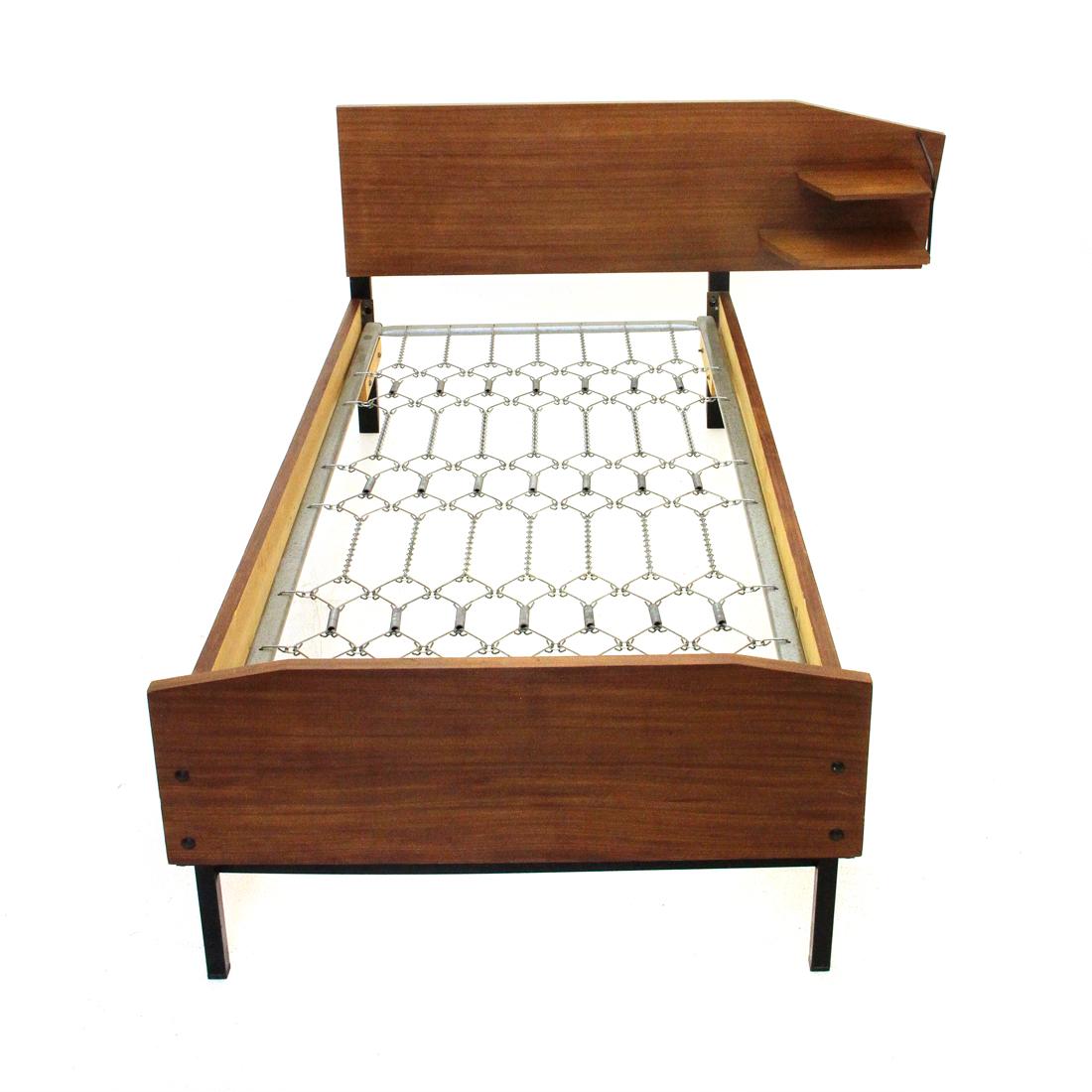 Italian manufacture bed produced in the 1950s.
Teak veneered wood structure.
Legs in black painted metal.
Two side shelves in veneered wood and black painted metal rod.
Metal bed base.
Good general conditions, some signs due to normal use over