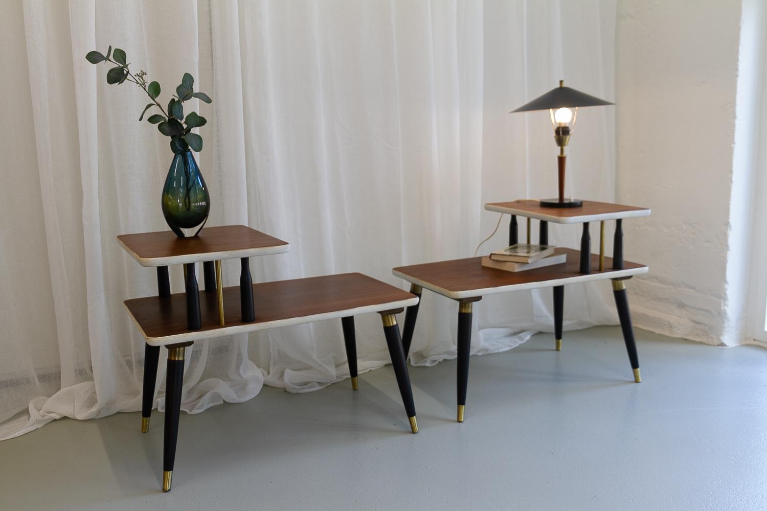 Italian Mid-Century Bedside Tables in Walnut, 1950s. Set of 2. 15