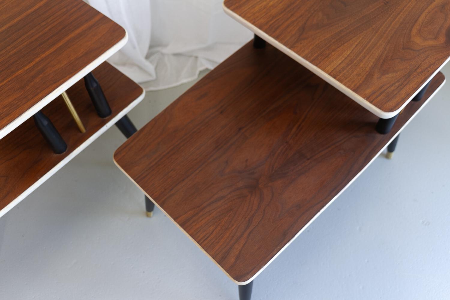 Italian Mid-Century Bedside Tables in Walnut, 1950s. Set of 2. 2