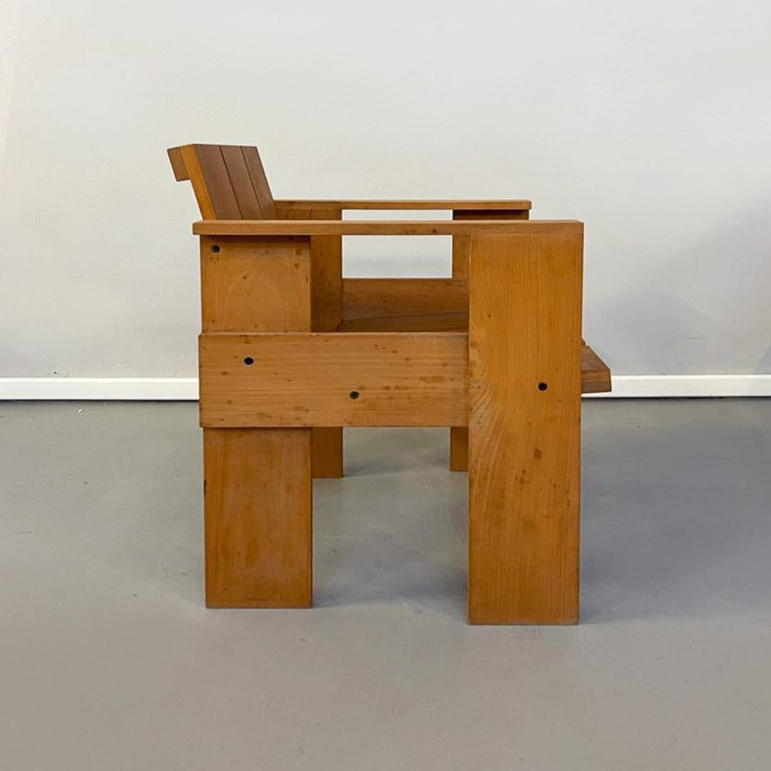 Italian mid-century beech Crate chair by G. T. Rietveld for Cassina, 1934.
Beechwood crate chair. Iconic products of the De Stijl movement. 
Designed by Gerrit Thomas Rietveld for Cassina, 1934.
Brand present

Excellent general