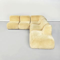 Modulares italienisches Mid-Century-Sofa aus beigem Samt, Space Age, 1970er Jahre