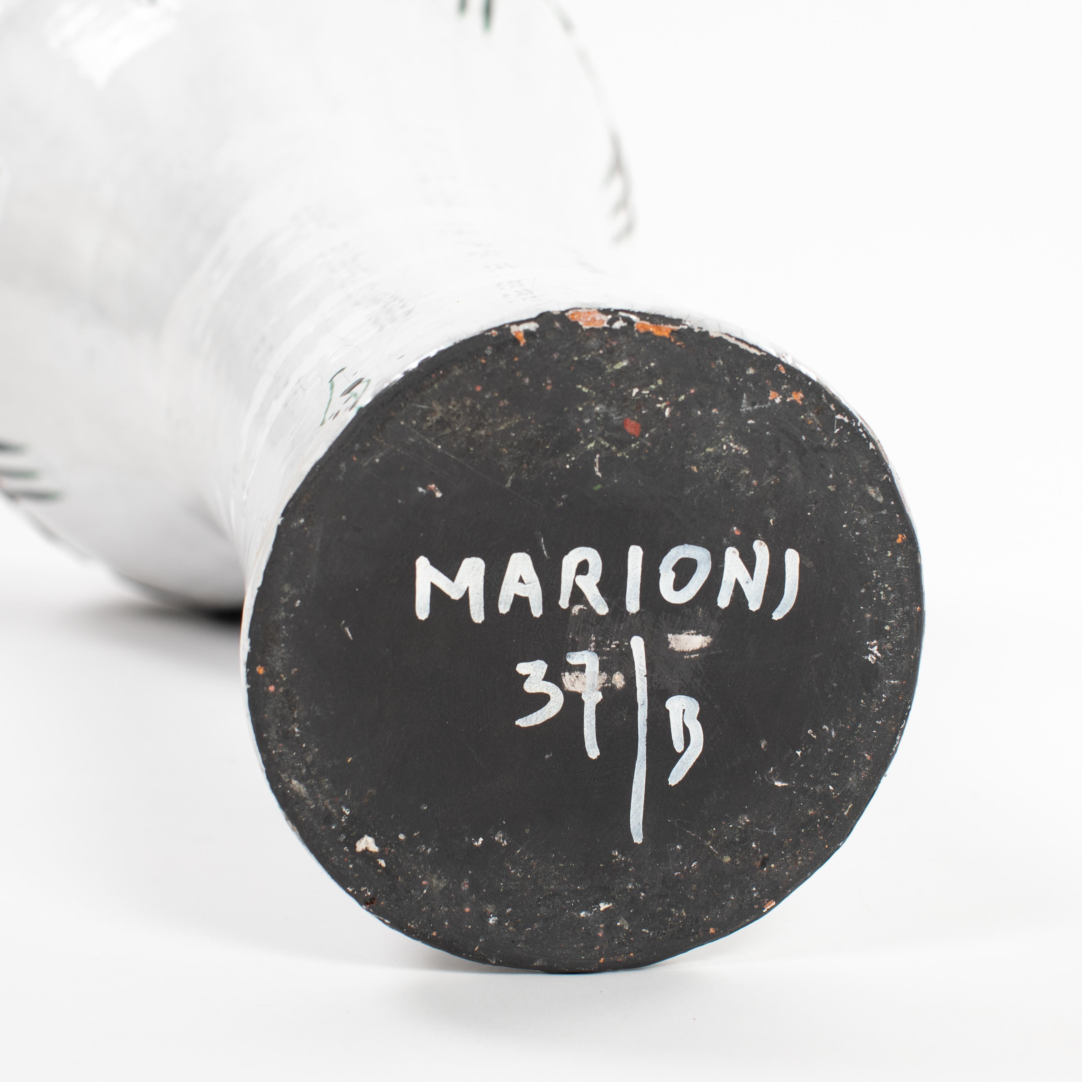 Vaso italiano di metà secolo in bianco e nero con disegno Raku, firmato MARIONI 1970s in vendita 2