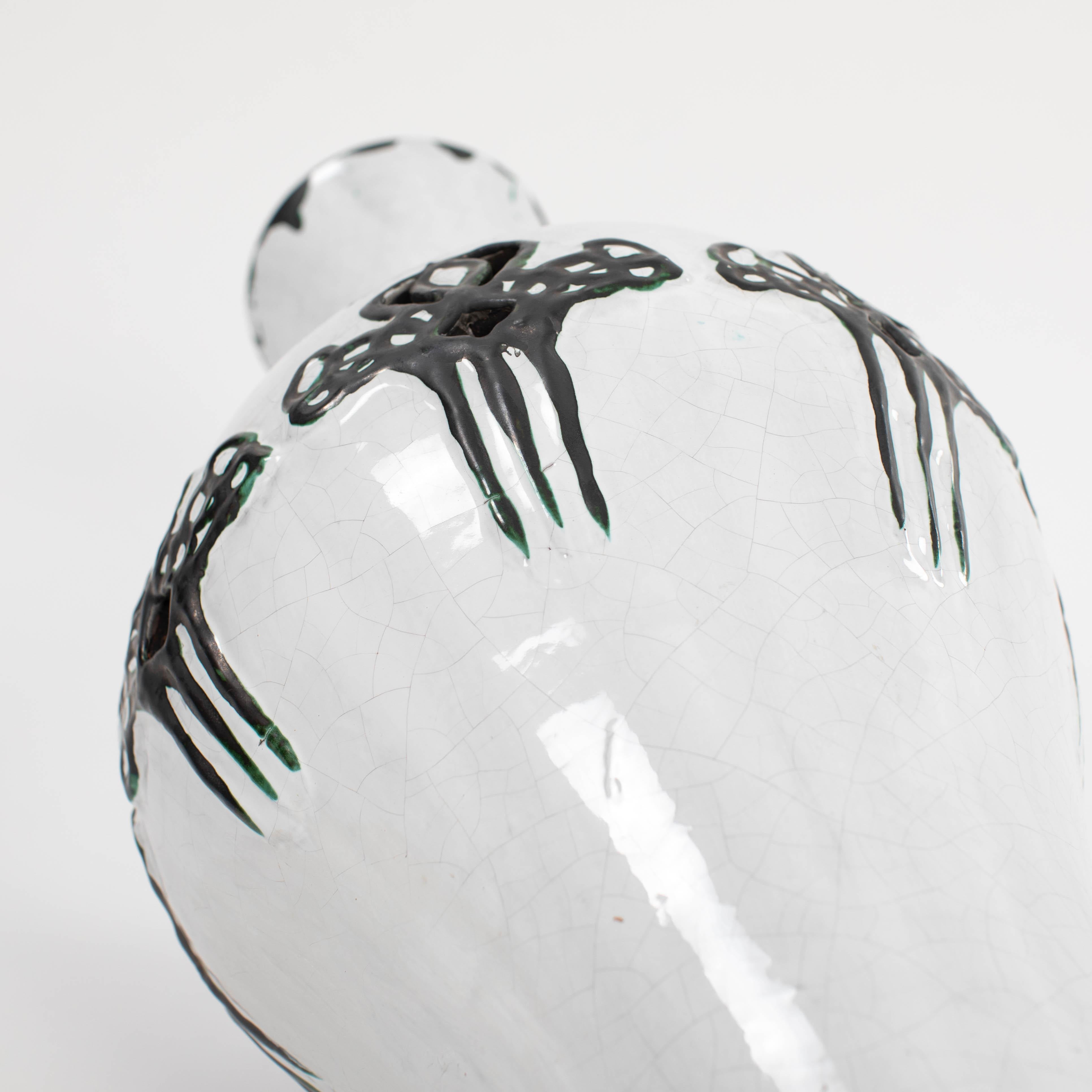 Vaso italiano di metà secolo in bianco e nero con disegno Raku, firmato MARIONI 1970s in vendita 3