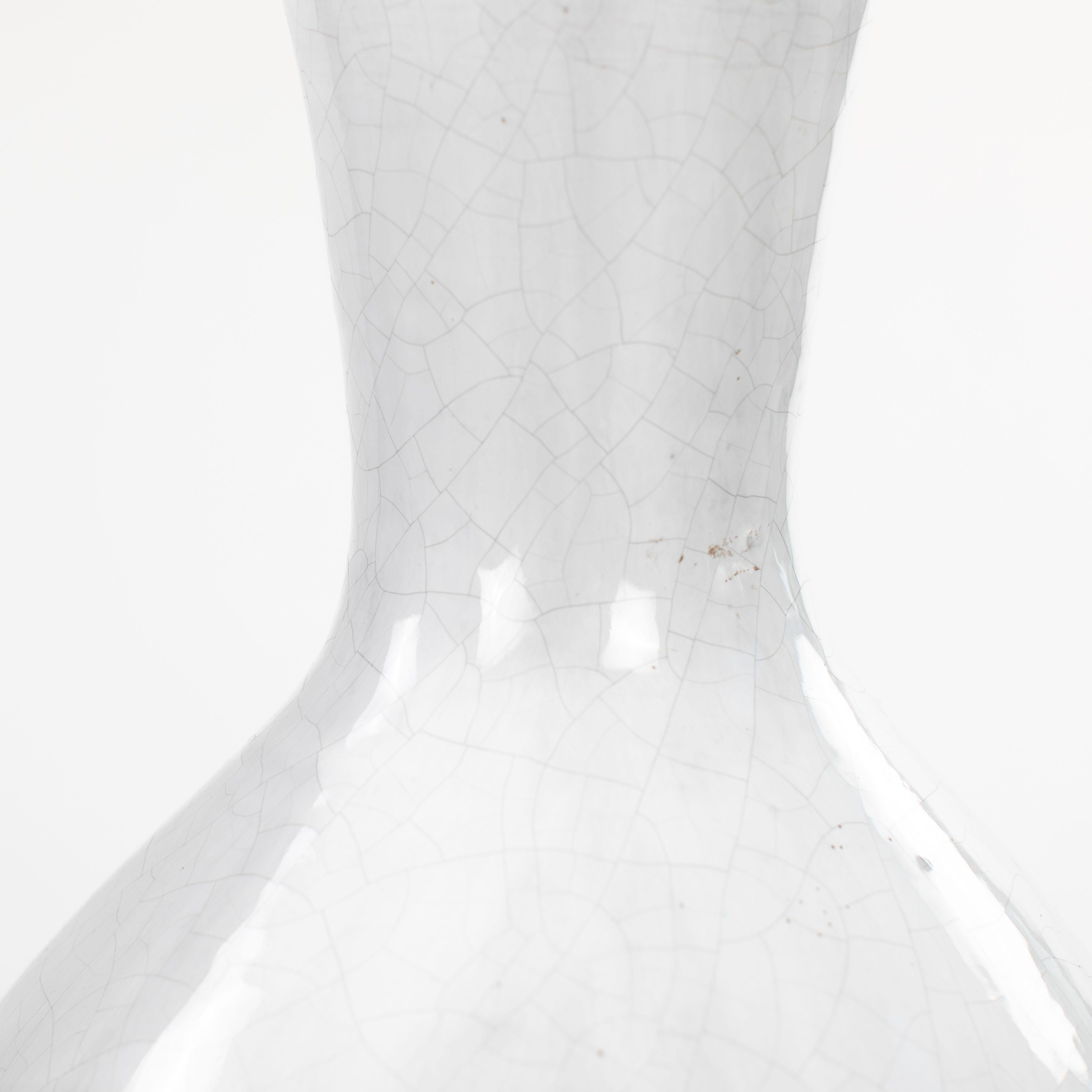 Italiano Vaso italiano di metà secolo in bianco e nero con disegno Raku, firmato MARIONI 1970s in vendita