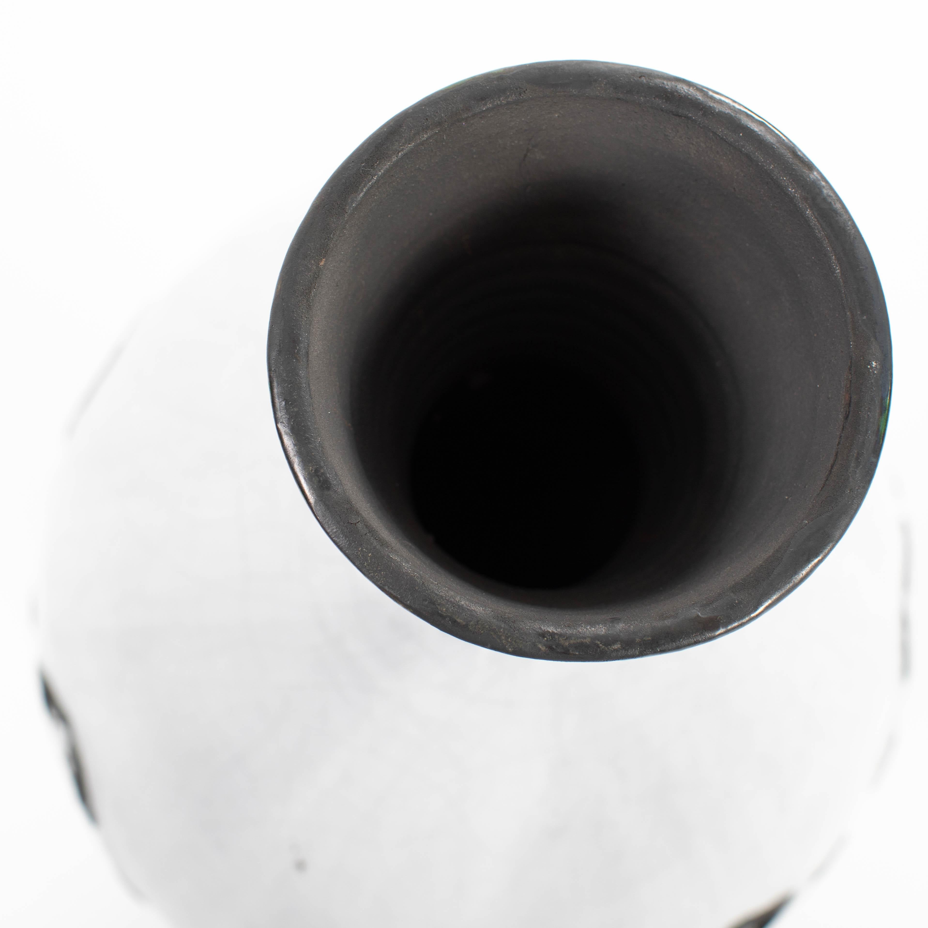 Ceramica Vaso italiano di metà secolo in bianco e nero con disegno Raku, firmato MARIONI 1970s in vendita