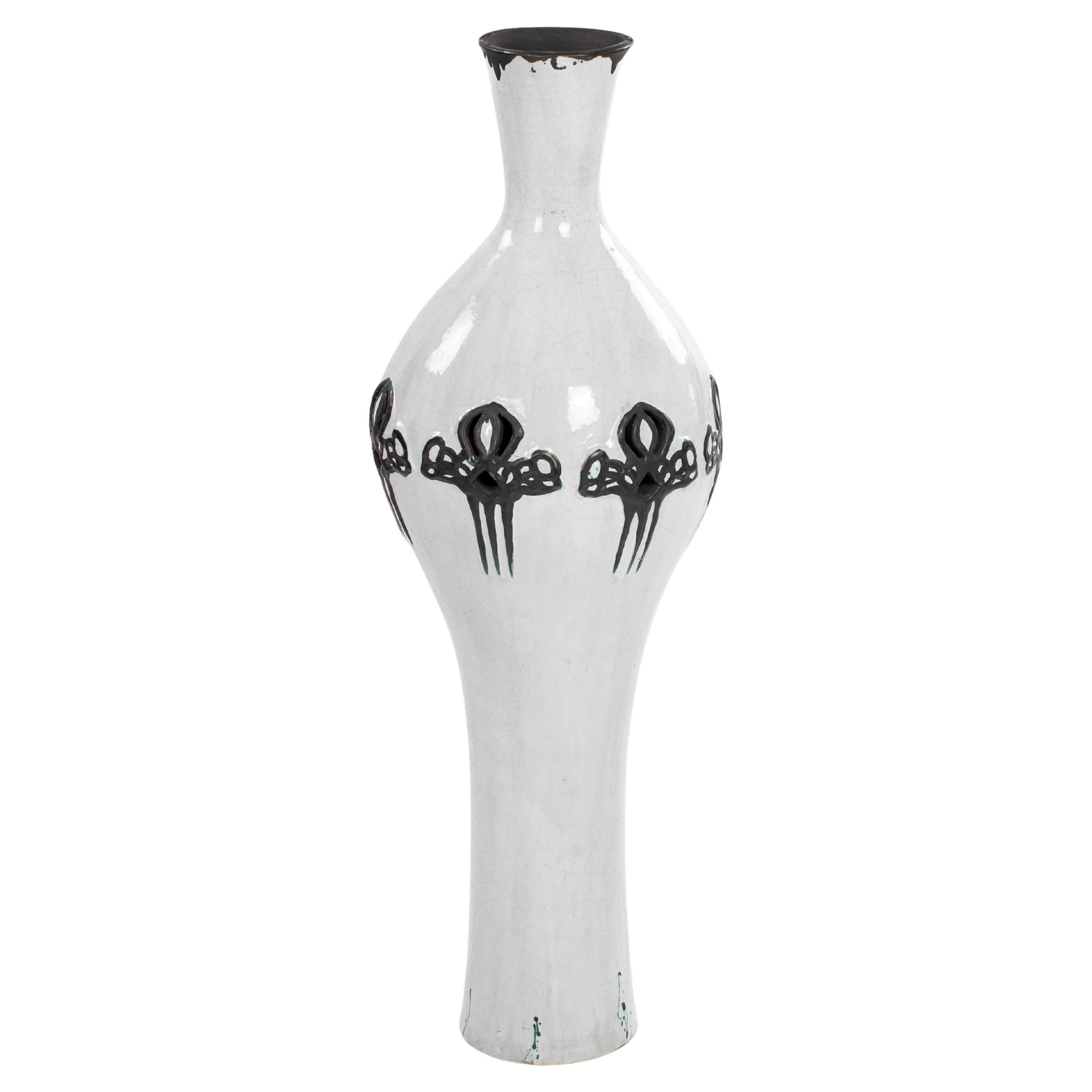 Vase italien du milieu du siècle, noir et blanc, au design Raku, signé MARIONI 1970