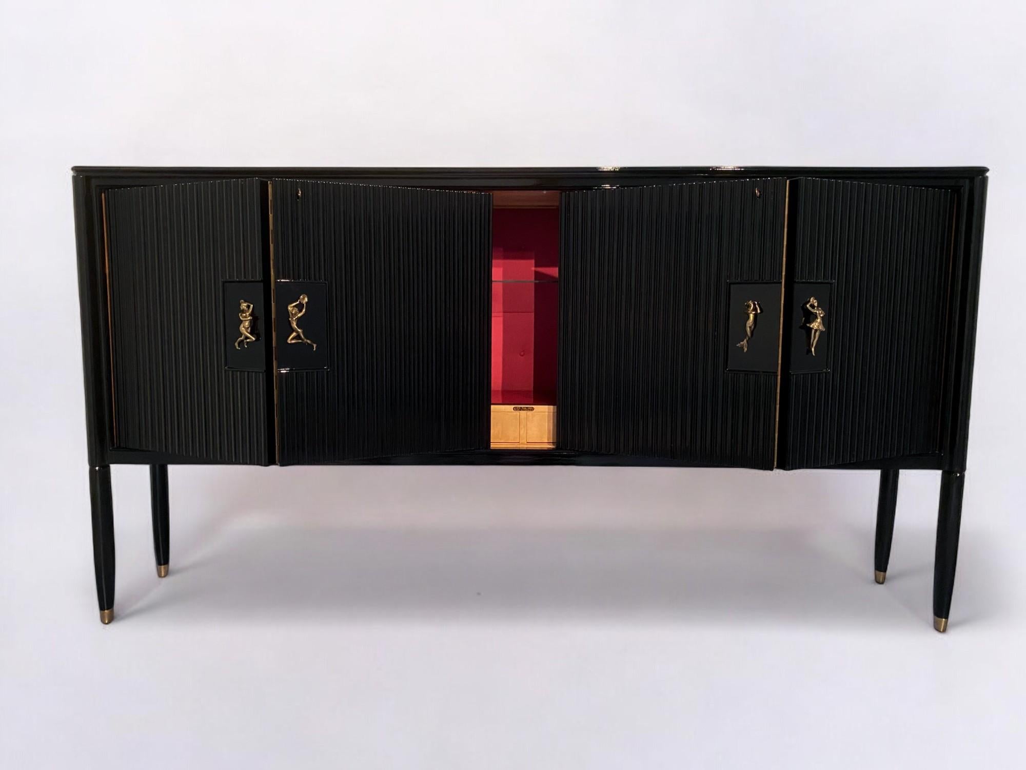 Aparador italiano de mediados de siglo lacado en negro diseñado por Osvaldo Borsani, 1948 en venta 7