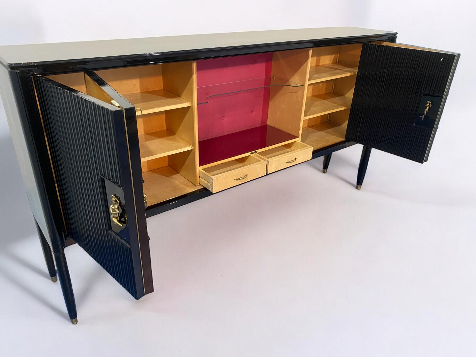 Aparador italiano de mediados de siglo lacado en negro diseñado por Osvaldo Borsani, 1948 Moderno de mediados de siglo en venta