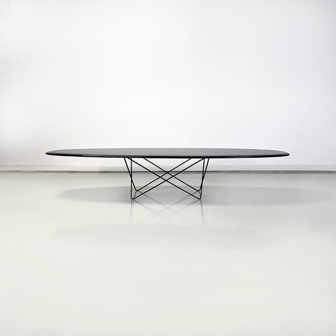 Italian Mid-Century Black Metal and Wood Elliptical Coffee Table by Amegab 1960s In Good Condition In MIlano, IT