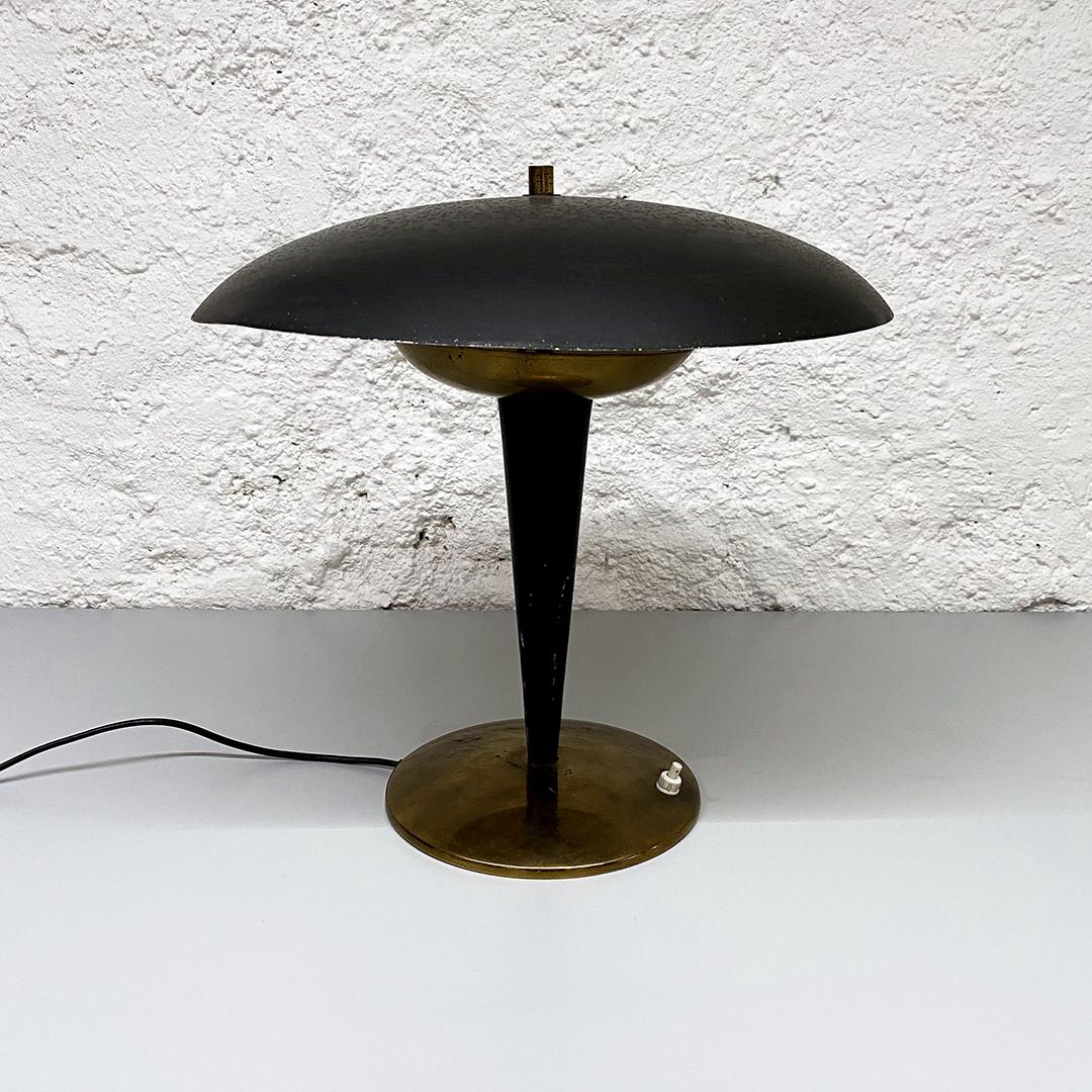 Italian midcentury black metal table lamp with tiltable lampshade, 1930s
Black metal table lamp with tiltable lampshade. Good condition, some defects on the metal.

Measures: 37 x 36 H cm.
 