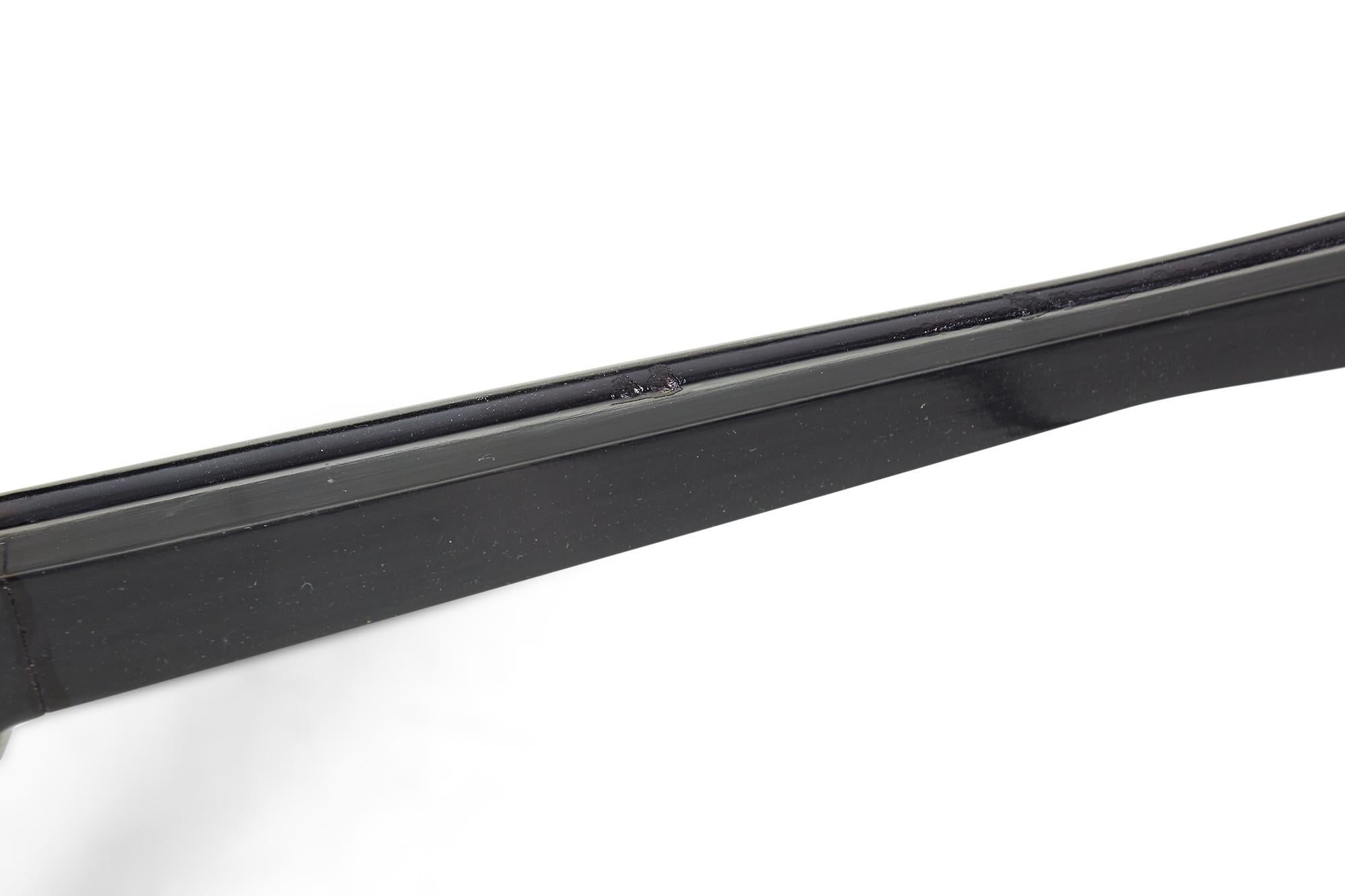 Table basse italienne du milieu du siècle peinte en noir en vente 1