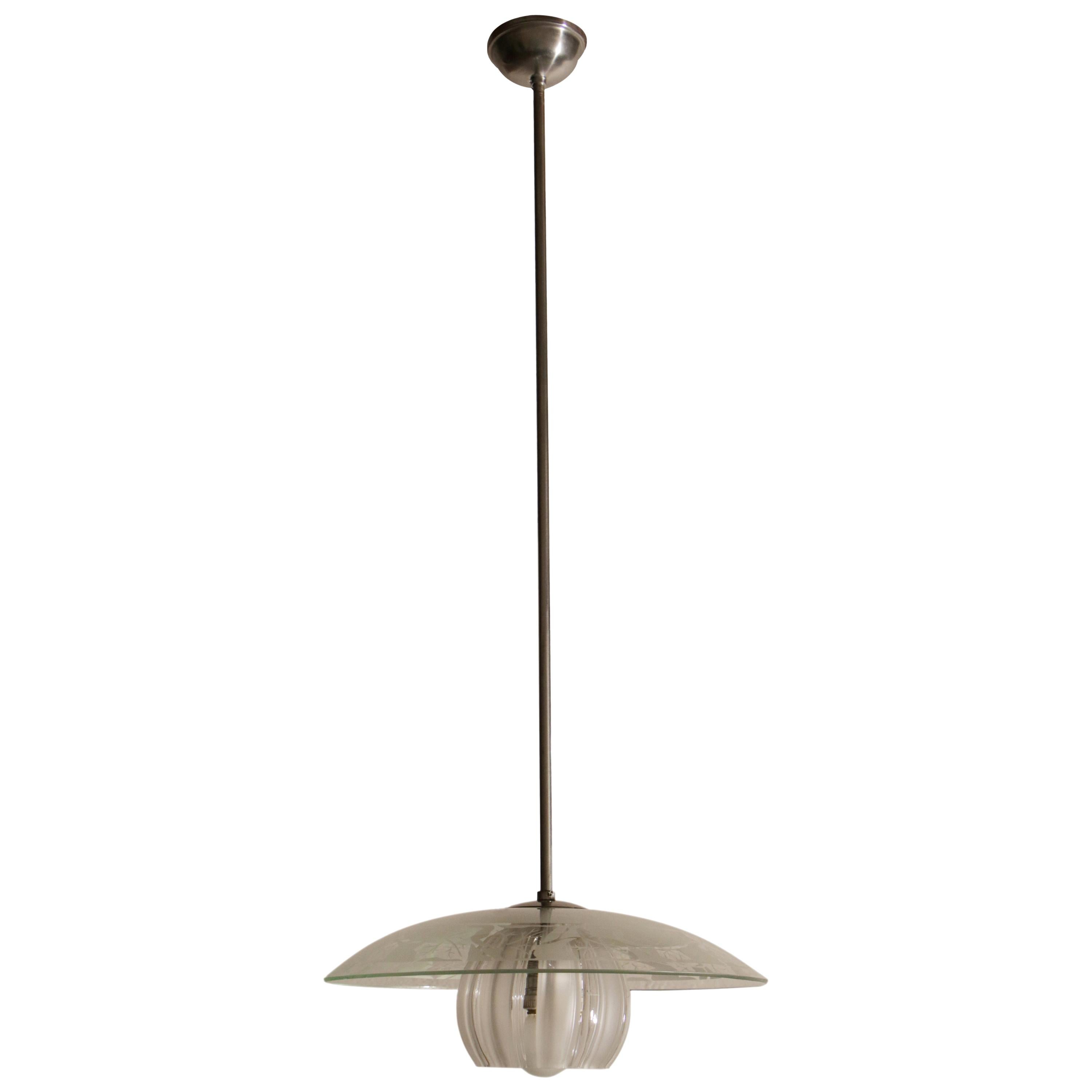 Italian Mid-Century Modern pendant lamp attributed to Stilnovo fashion house, from 1950. This pendant lamp is made from blown and serigraph glass with a shiny aluminium structure. The restoration was made with great care by a specialized craftsman