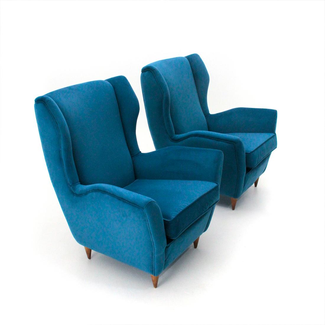 Pair of Italian-made armchairs produced in the 1950s.
Wooden structure padded and lined with new blue velvet fabric.
Legs in turned conical wood.
Good general conditions, some signs due to normal use over time.

Dimensions: Length 80 cm, depth