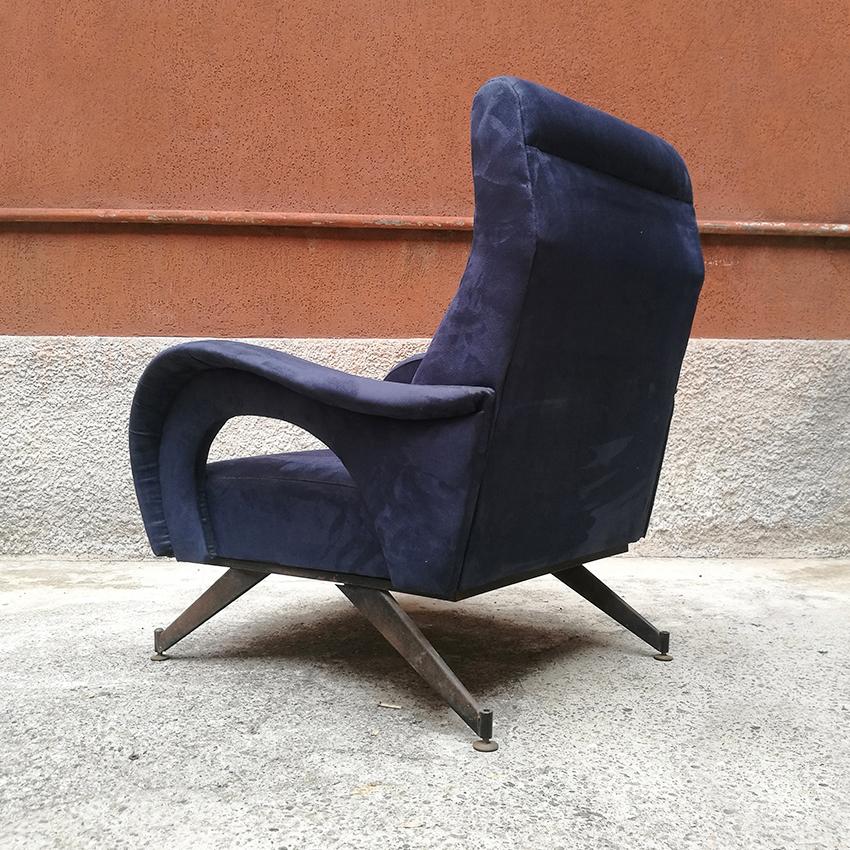 Italian Midcentury Blu Velvet Armchair with Armrests, 1950s In Good Condition In MIlano, IT