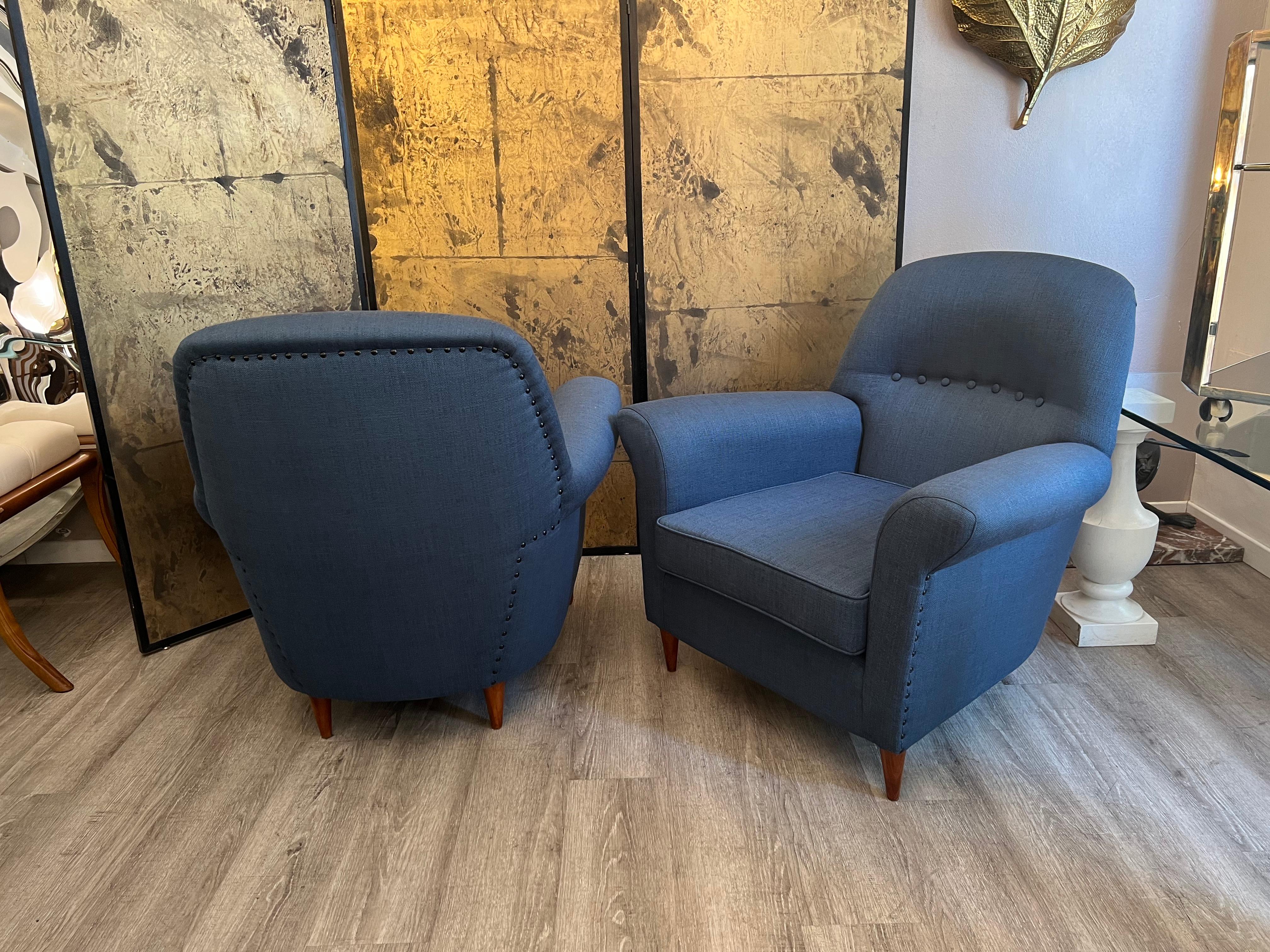 Italian Mid-Century Blue Cotton Wood Feet Armchairs  For Sale 8