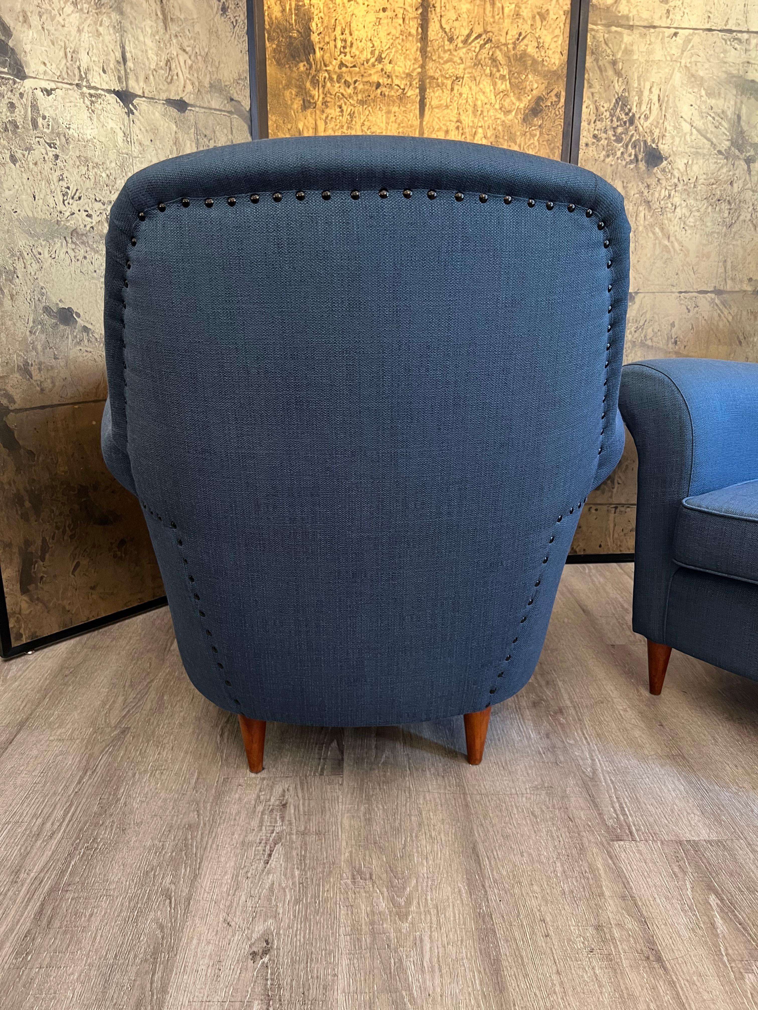 Italian Mid-Century Blue Cotton Wood Feet Armchairs  For Sale 10