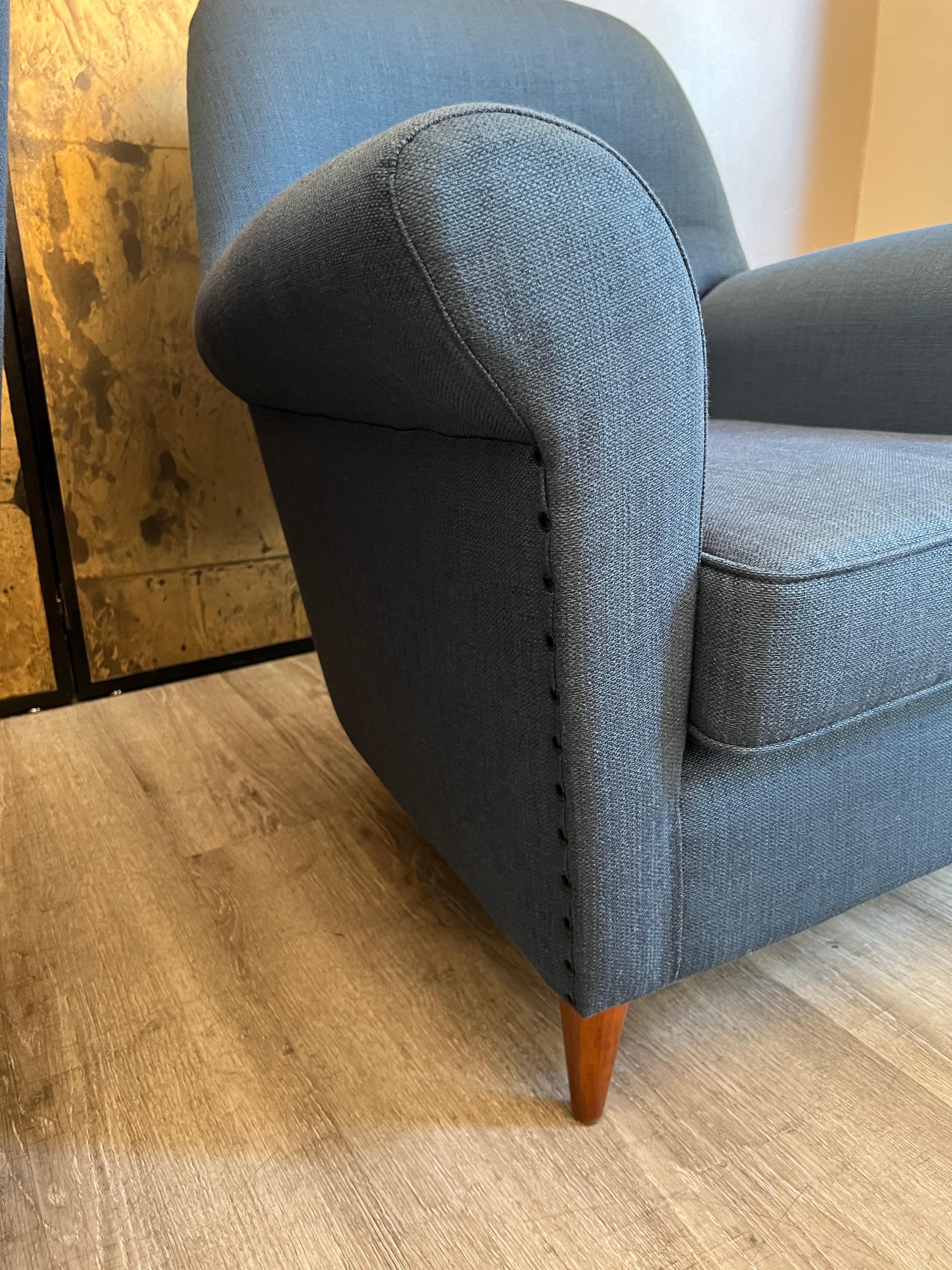 Italian Mid-Century Blue Cotton Wood Feet Armchairs  For Sale 4