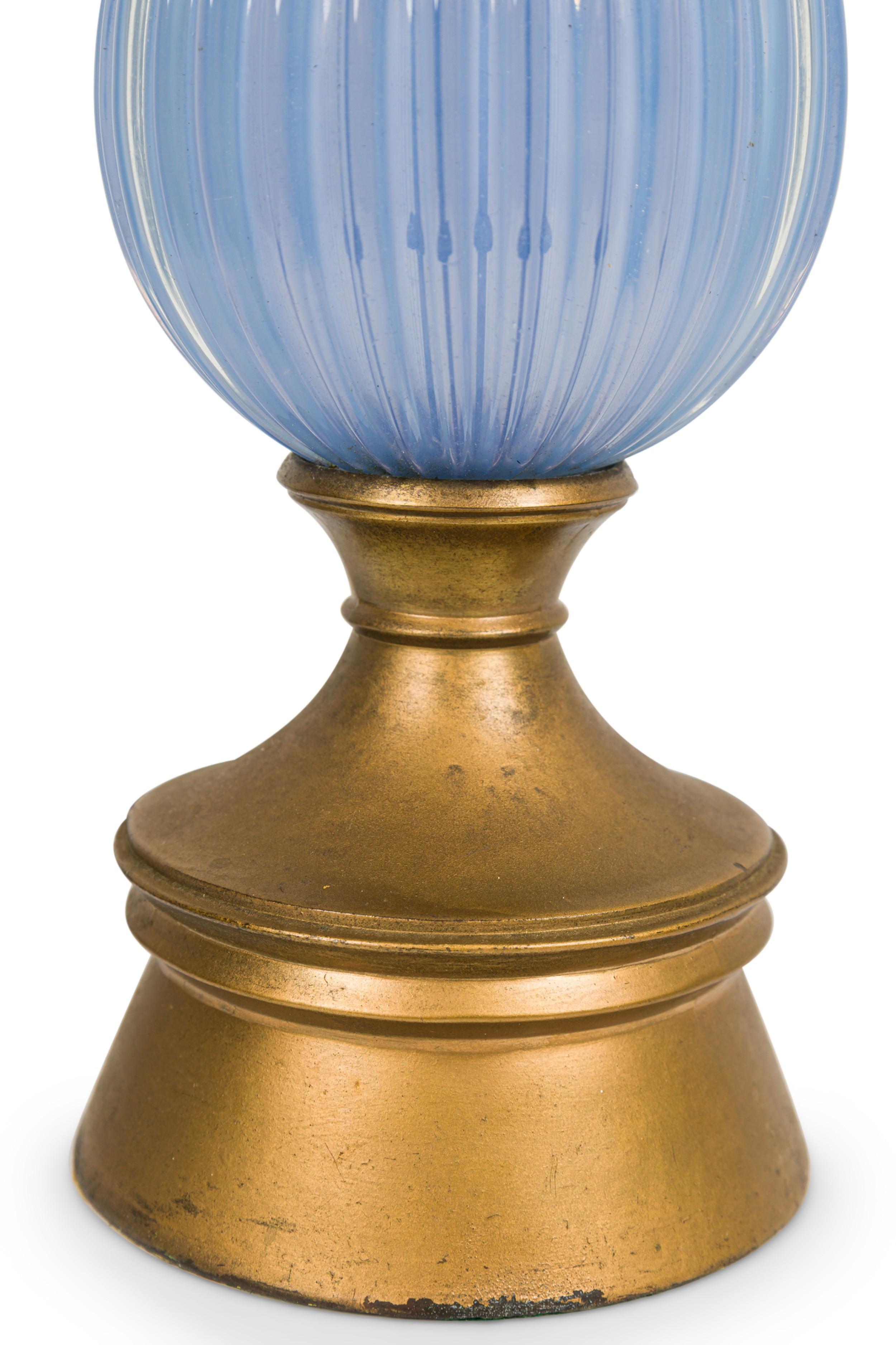 Lámpara de mesa italiana de cristal de Murano azul de mediados de siglo en venta 1