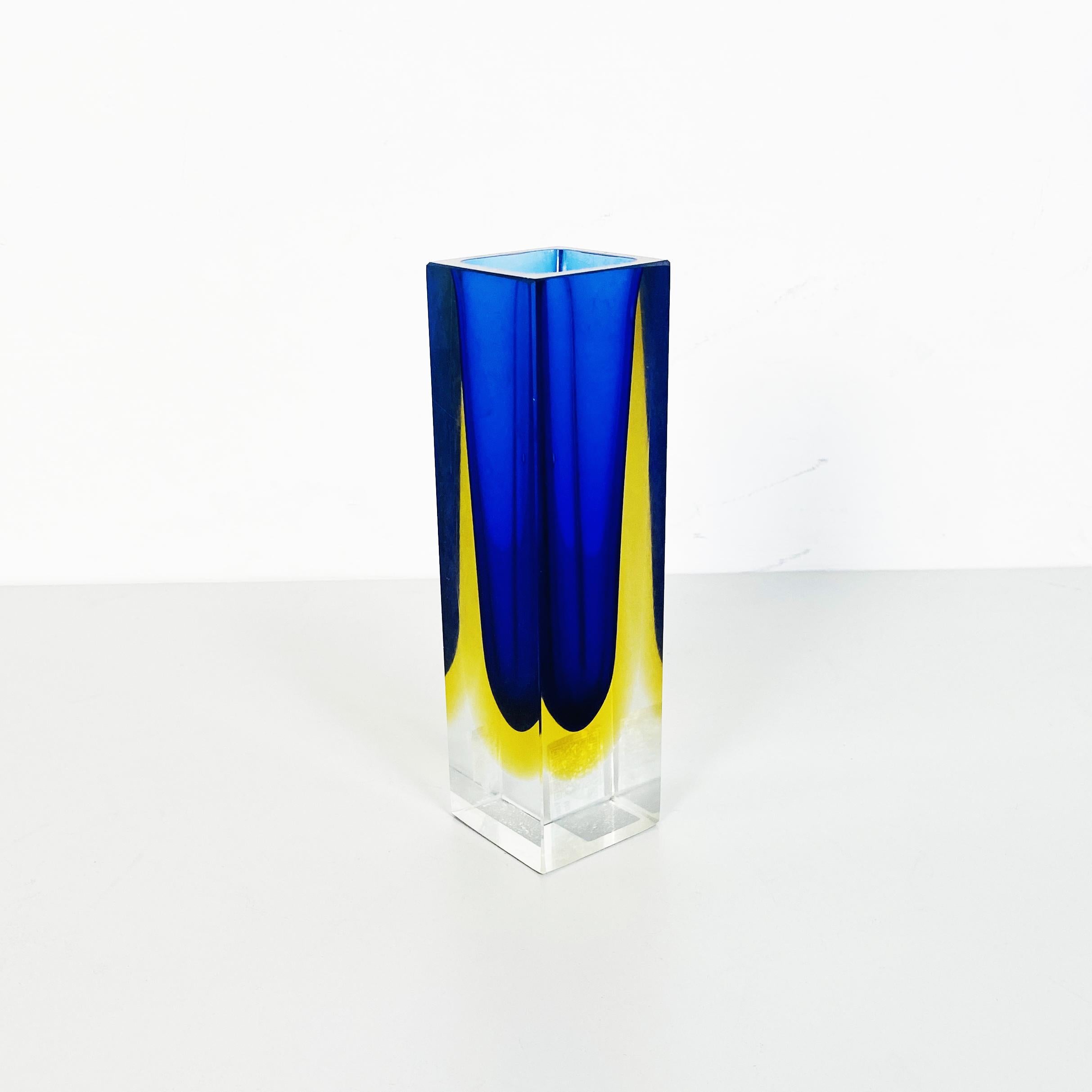 Italian Mid-Century Blue Murano Glass Vase with Internal Yellow Shades, 1970s In Good Condition In MIlano, IT