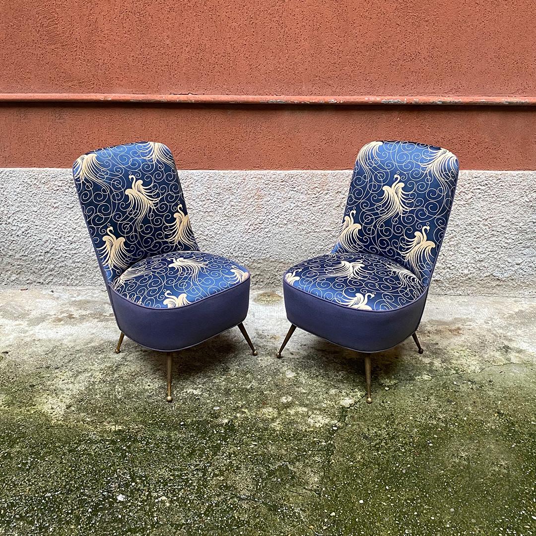 Italian midcentury blue original fabric armchairs with liberty motif, 1950s
Blue armchairs with original fabric with liberty motif and brass legs with round tip.

Good vintage condition, not restored.

Measures: 52 x 62 x 79 H cm.