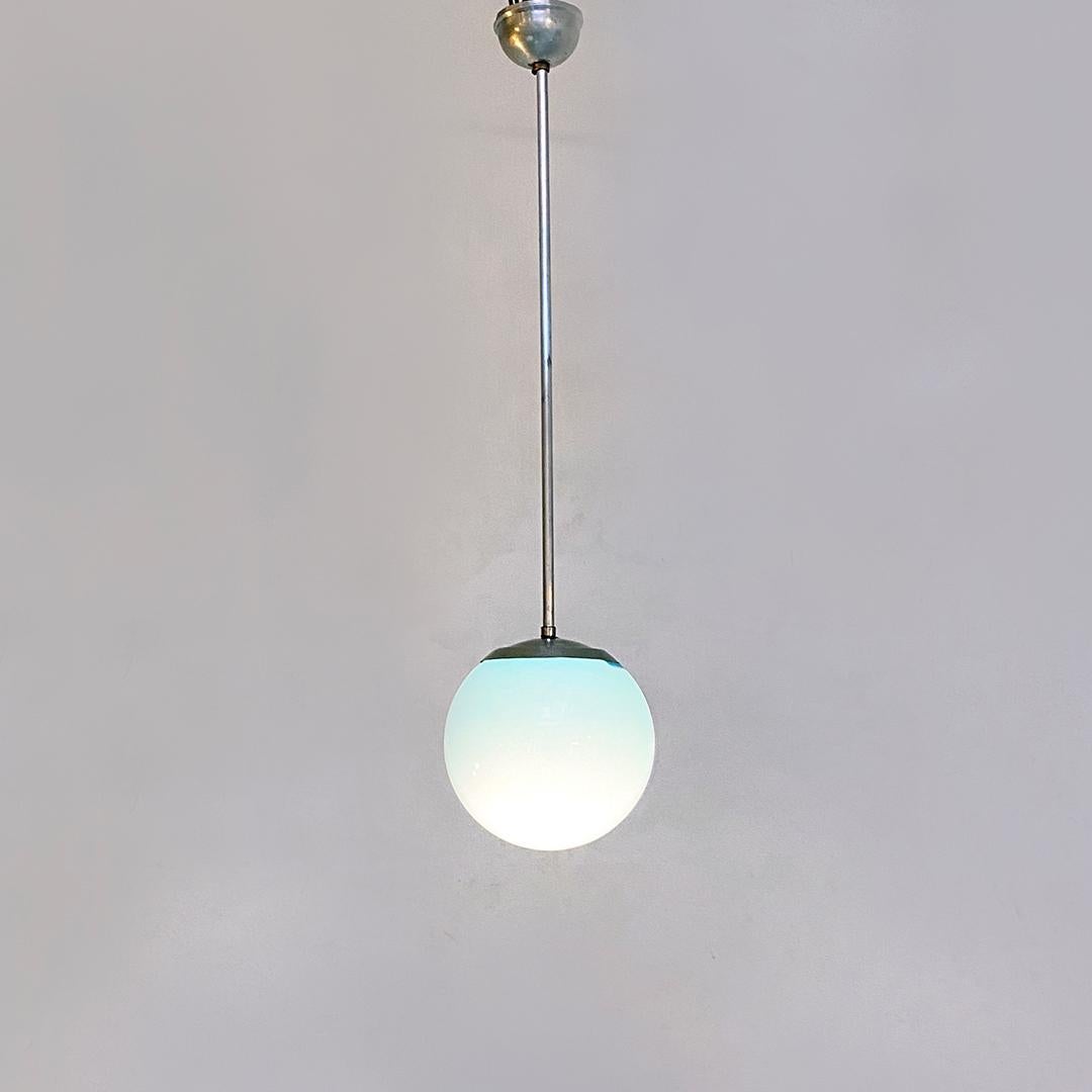 Italian mid-century blue sphere chandelier with iridescent and metal rod, 1900s
Sphere chandelier with rod in metal rod and spherical lampshade in blue glass, with an iridescent effect caused by switching on.
Dating back to the early 1900s

Good