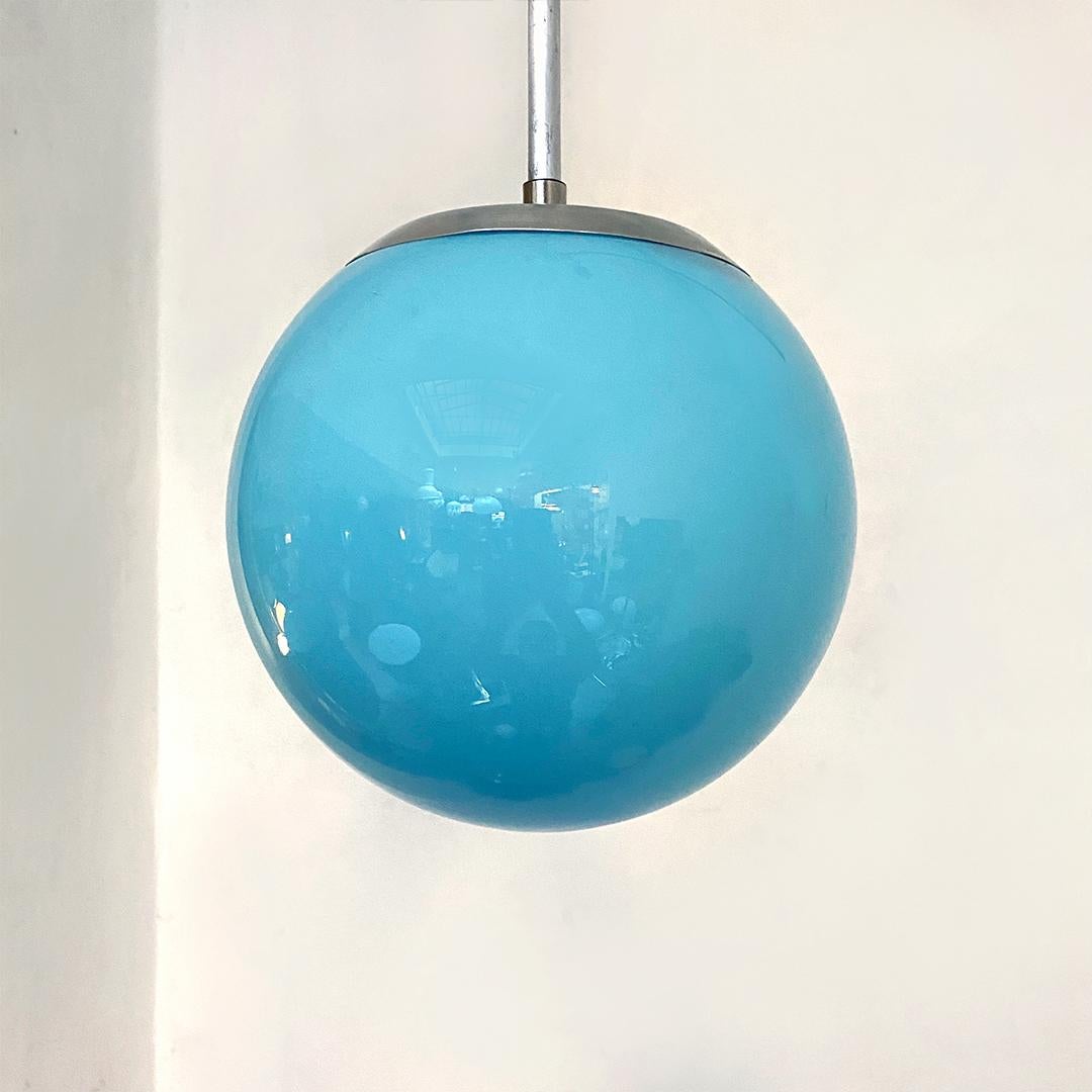 Early 20th Century Italian Mid-Century Blue Sphere Chandelier with Iridescent and Metal Rod, 1900s