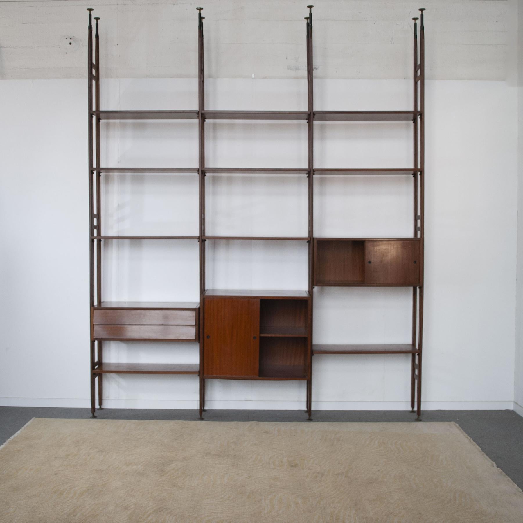 Three-bay wooden bookcase with interchangeable modules and group of two drawers, Italian production 1960s.
