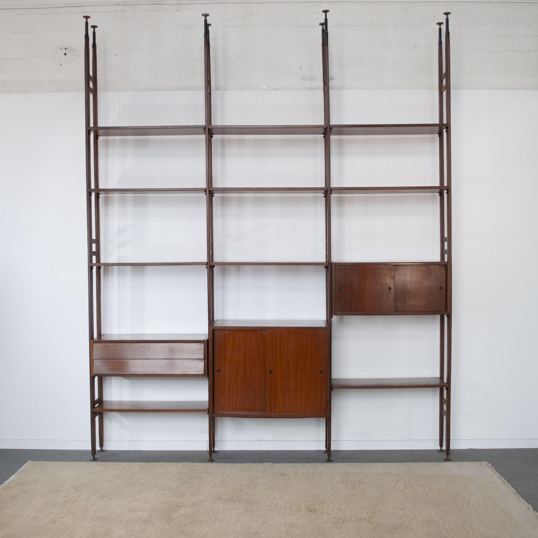 Italian Midcentury Bookcase in Wood from the Sixties In Good Condition In bari, IT