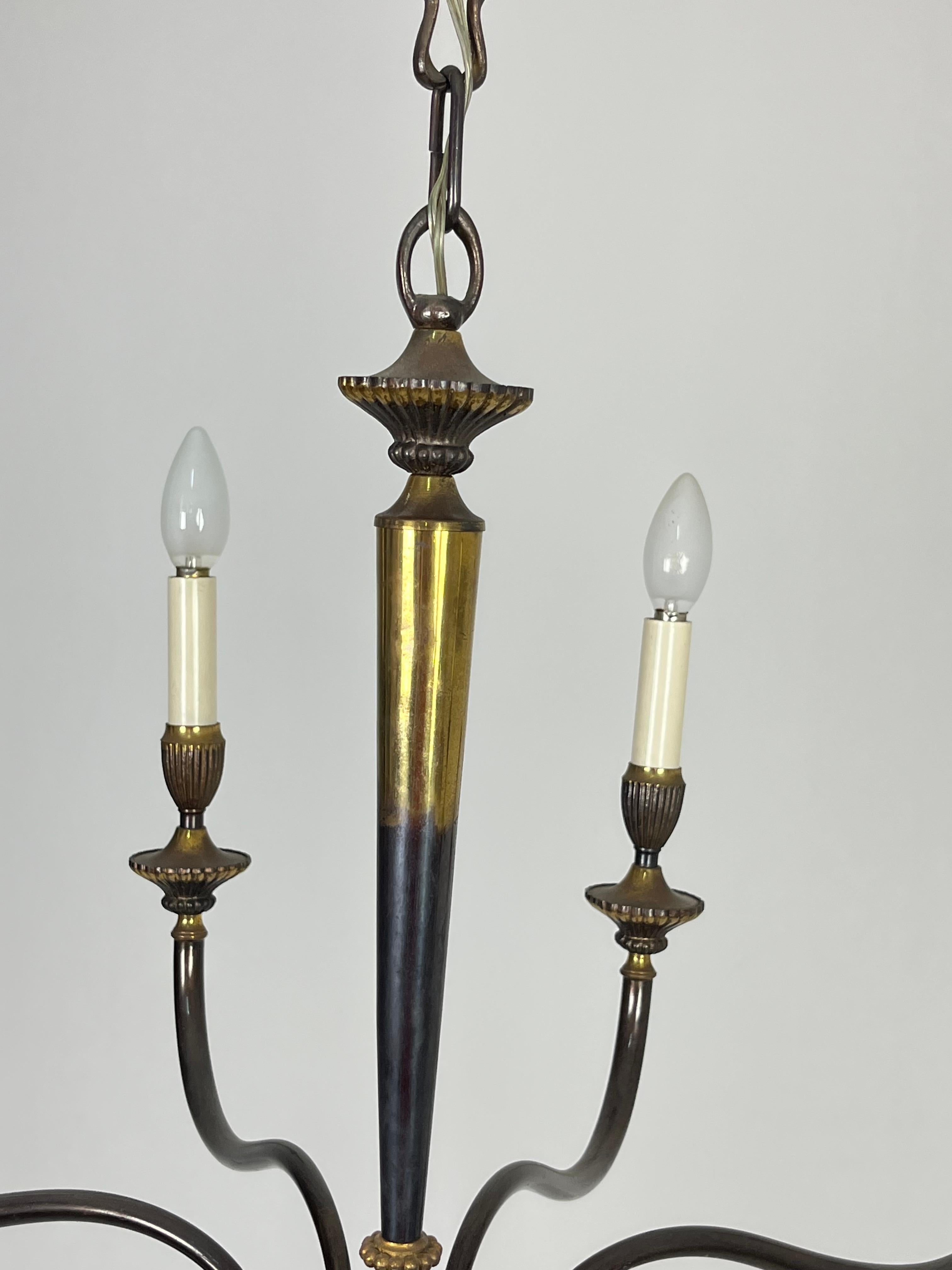 Metà XX secolo Lampadario a 8 bracci in ottone della metà del secolo scorso, anni '50 in vendita