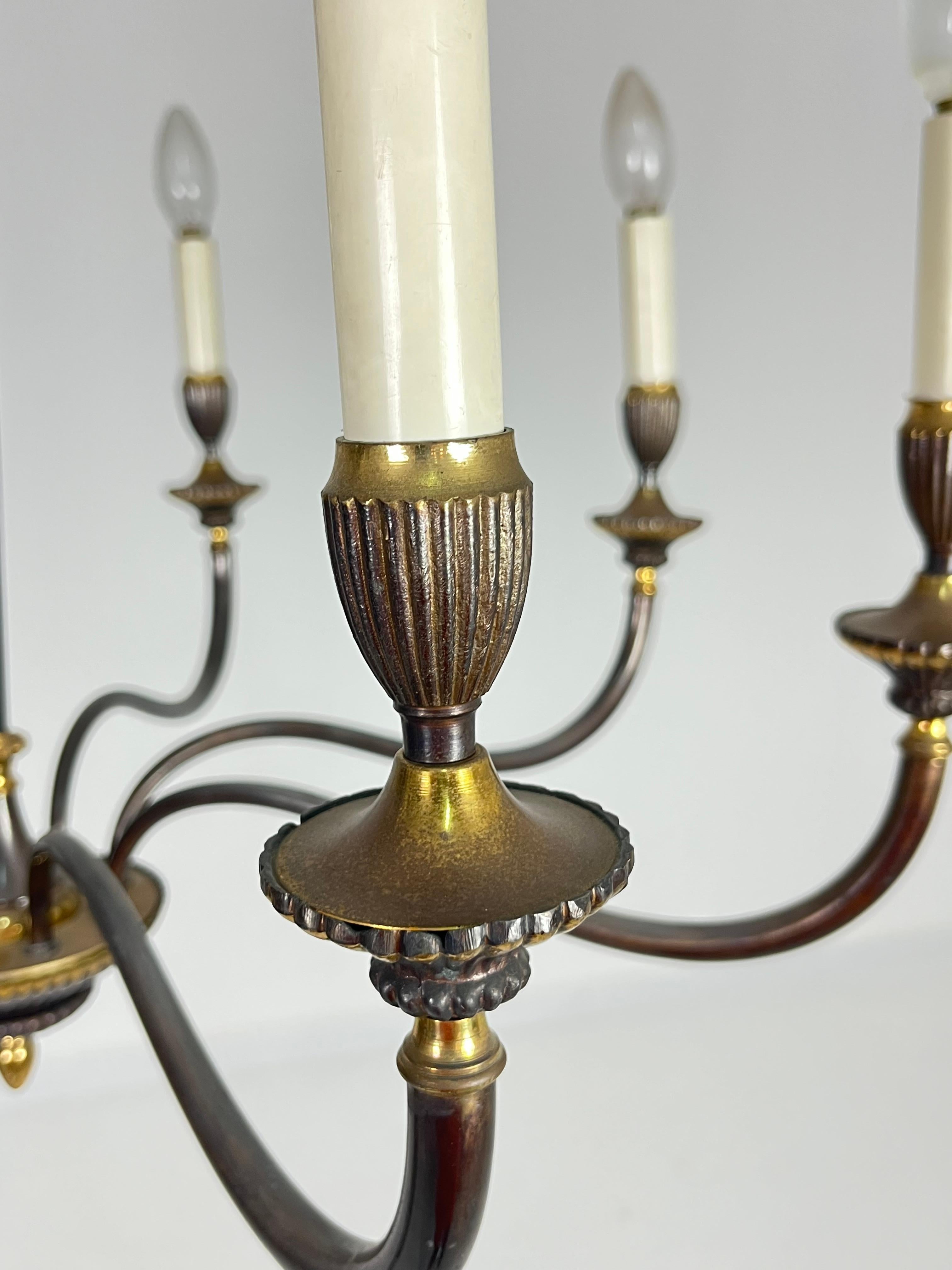 Lampadario a 8 bracci in ottone della metà del secolo scorso, anni '50 in vendita 1