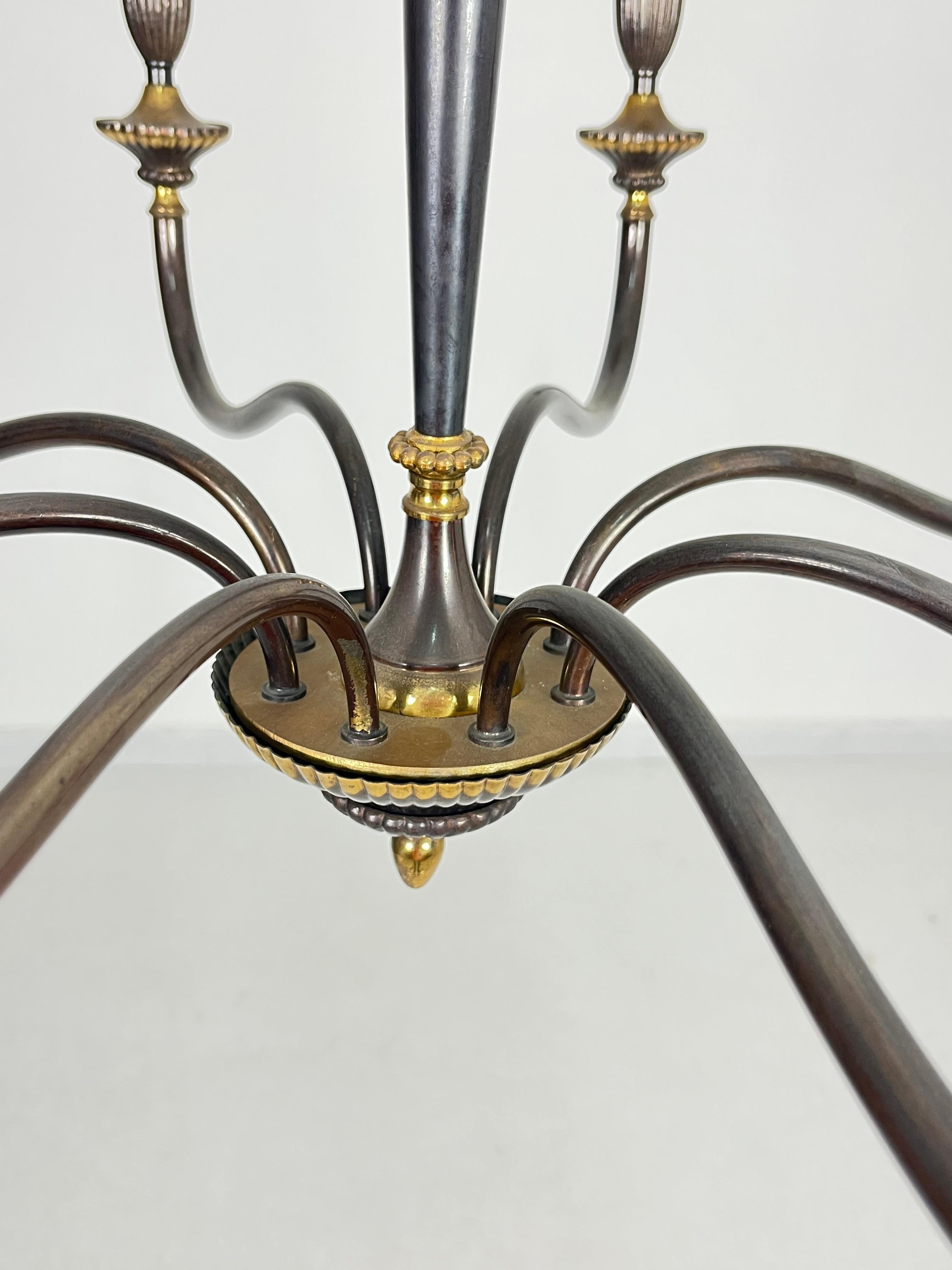 Lampadario a 8 bracci in ottone della metà del secolo scorso, anni '50 in vendita 2