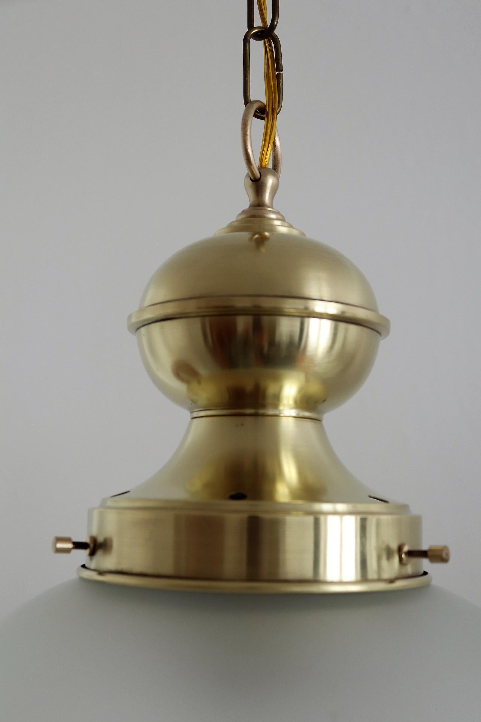 Fin du 20e siècle Lampe à suspension ou lanterne italienne du milieu du siècle dernier en laiton et verre taillé, années 1970 en vente