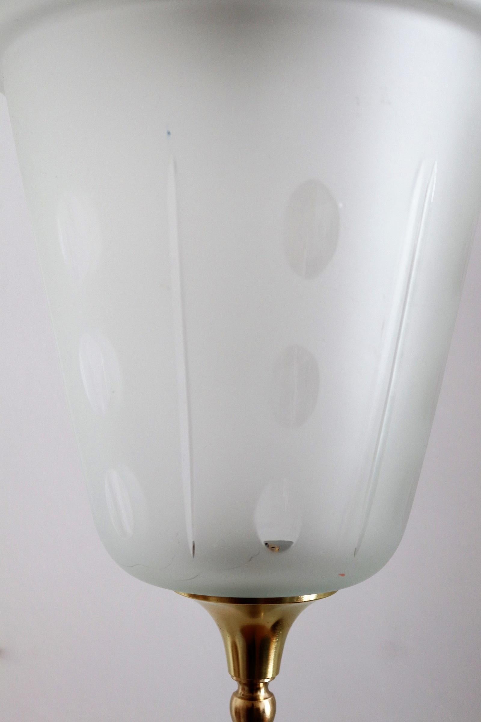 Laiton Lampe à suspension ou lanterne italienne du milieu du siècle dernier en laiton et verre taillé, années 1970 en vente