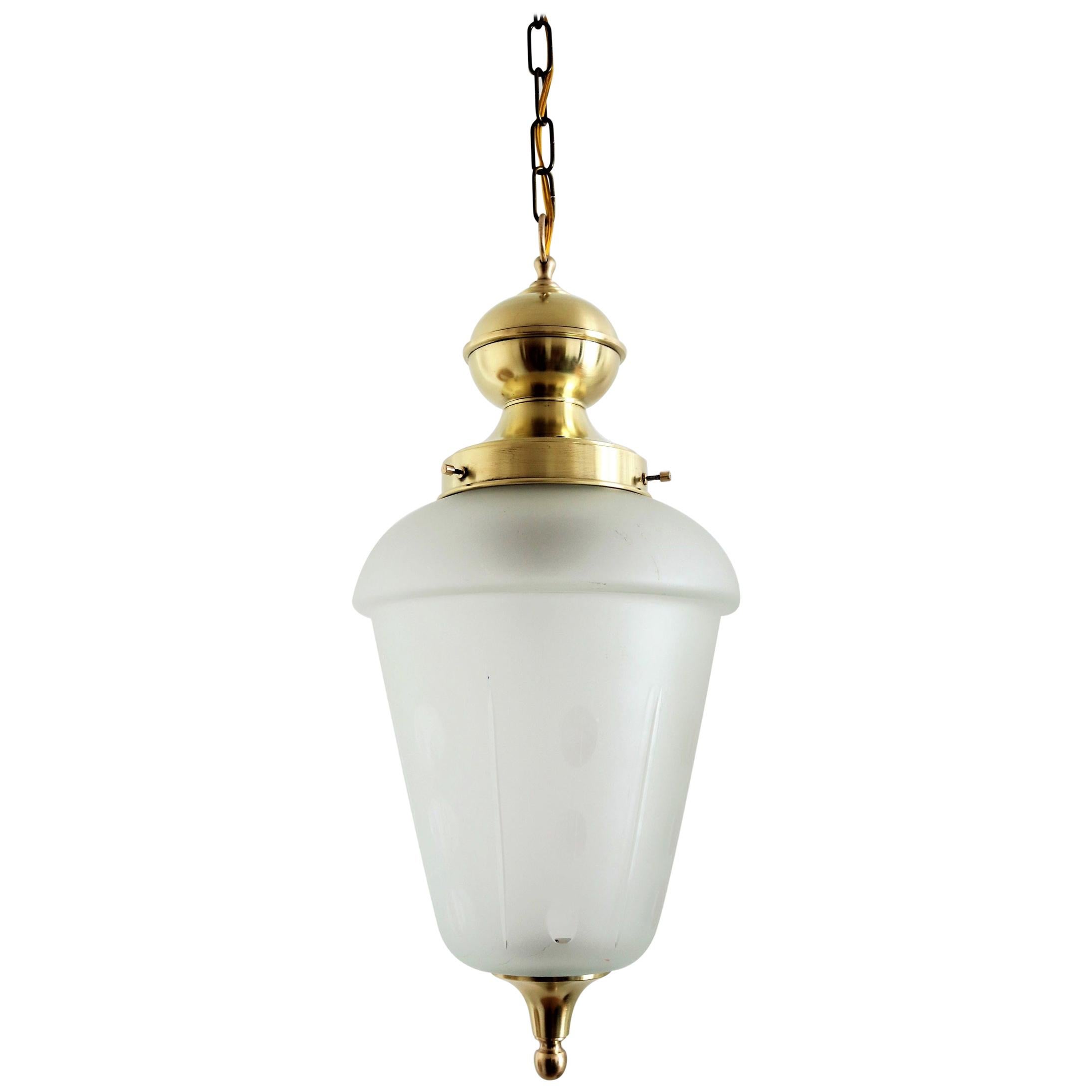 Lampe à suspension ou lanterne italienne du milieu du siècle dernier en laiton et verre taillé, années 1970 en vente