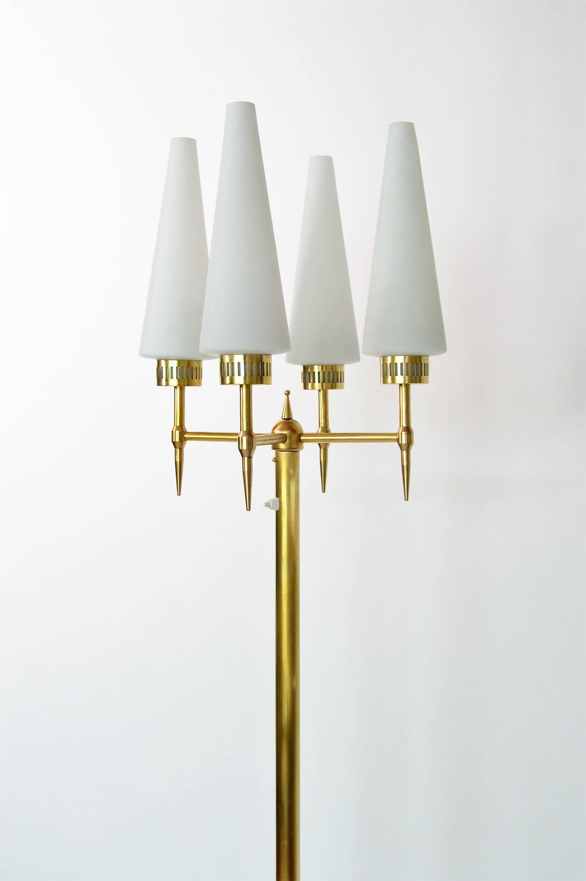 Italian Midcentury Brass and Glass Floor Lamp, 1950s In Excellent Condition In Morazzone, Varese
