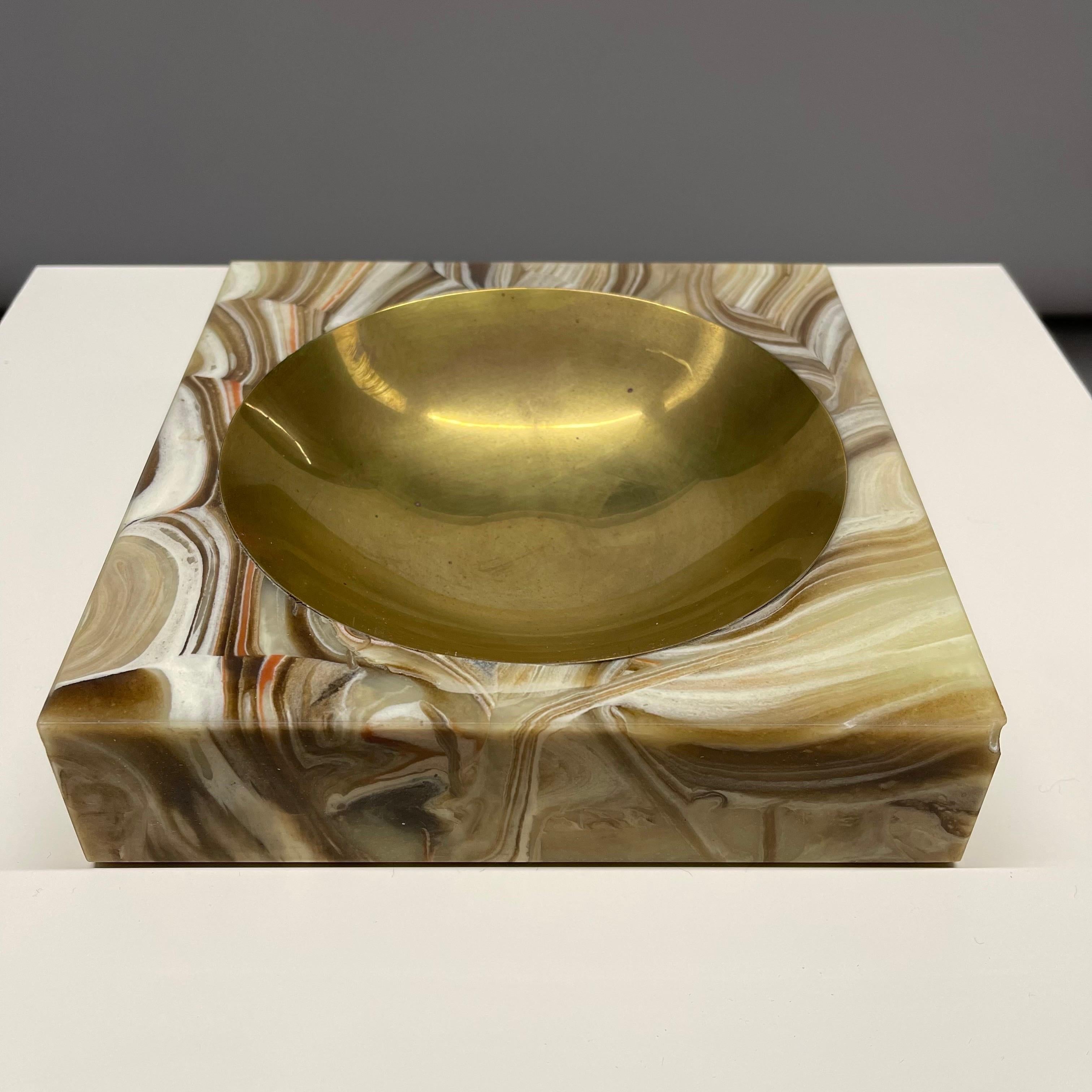 Italian Mid-Century Brass and Marbleized Resin Vide-Poche or Catch All, 1970s In Good Condition For Sale In Miami, FL