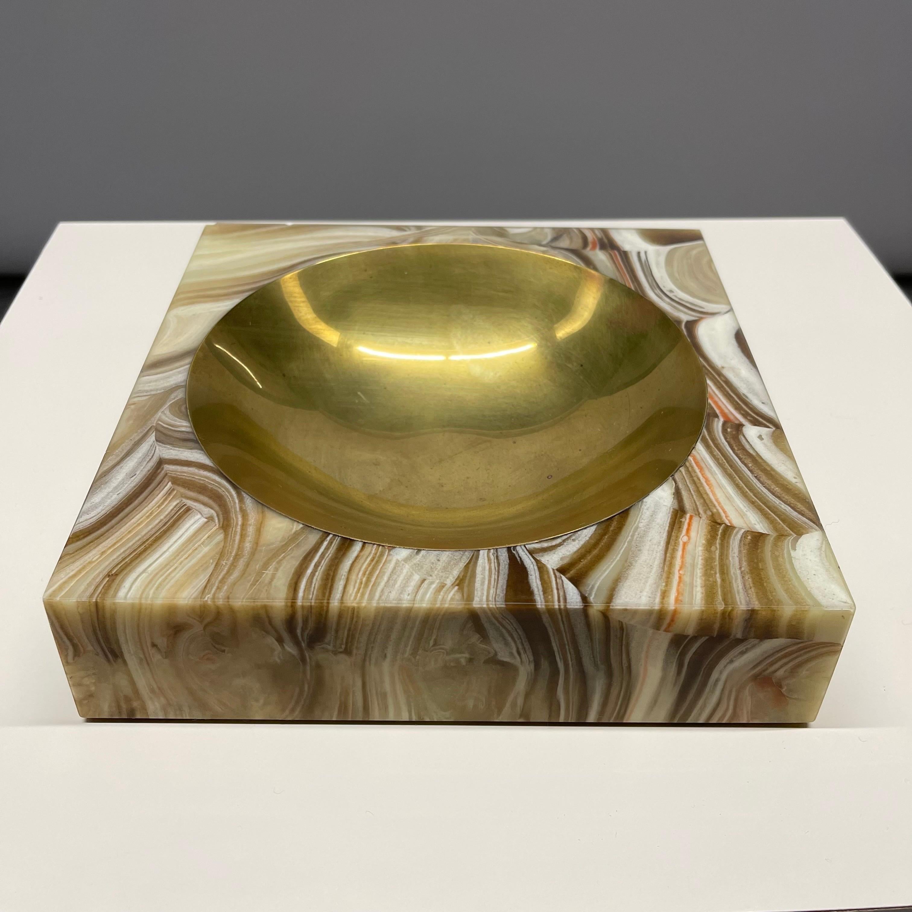 Italian Mid-Century Brass and Marbleized Resin Vide-Poche or Catch All, 1970s For Sale 3