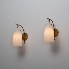 Appliques murales italiennes du milieu du siècle en laiton et verre opalin