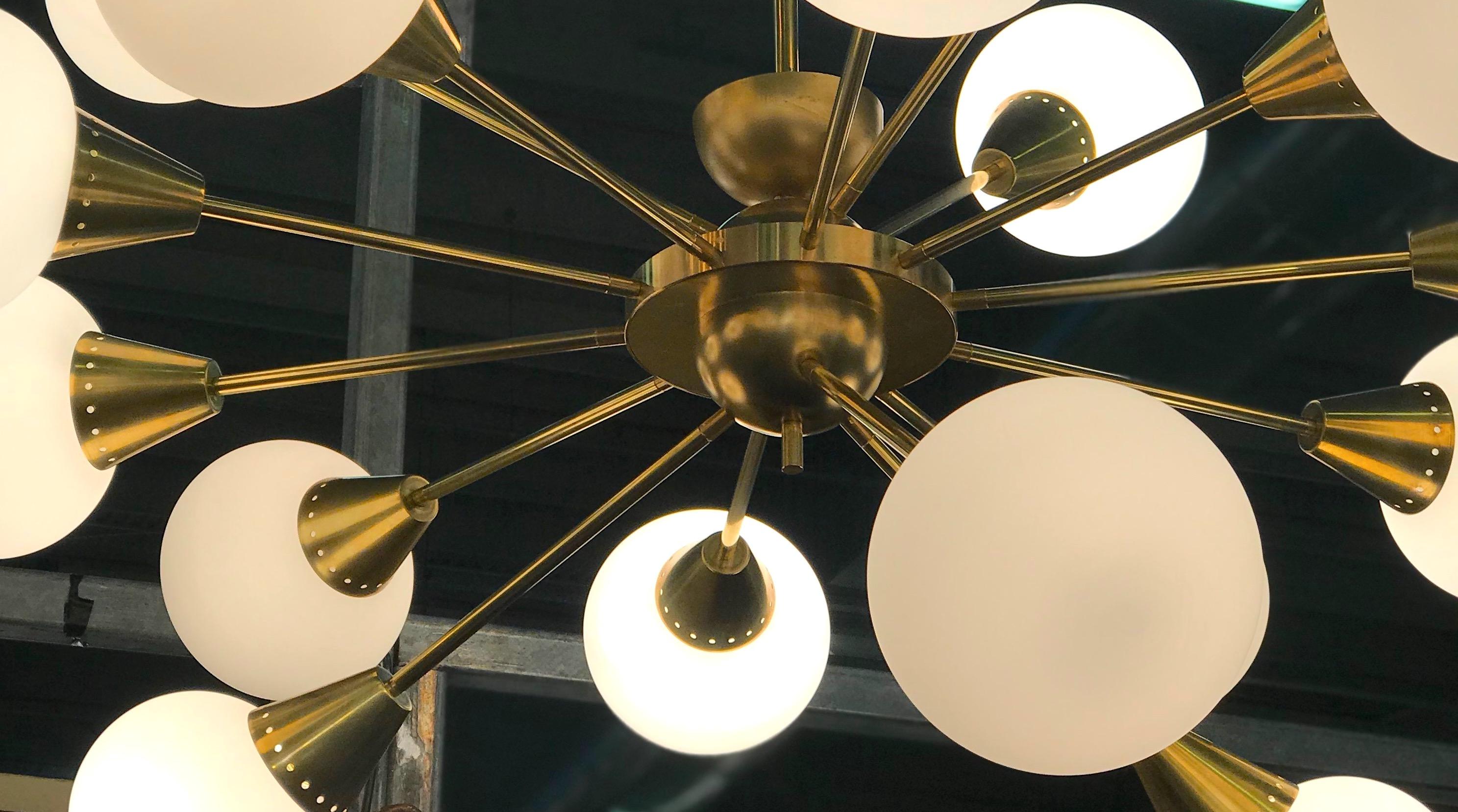 Italian Midcentury Brass and Opaline Murano Glass Large Sputnik Chandelier In Excellent Condition In Rome, IT