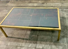 Mesa de centro italiana de mediados de siglo, de latón y estilo carey, de los años 70