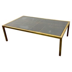 Mesa de centro italiana de mediados de siglo, de latón y estilo carey, de los años 70