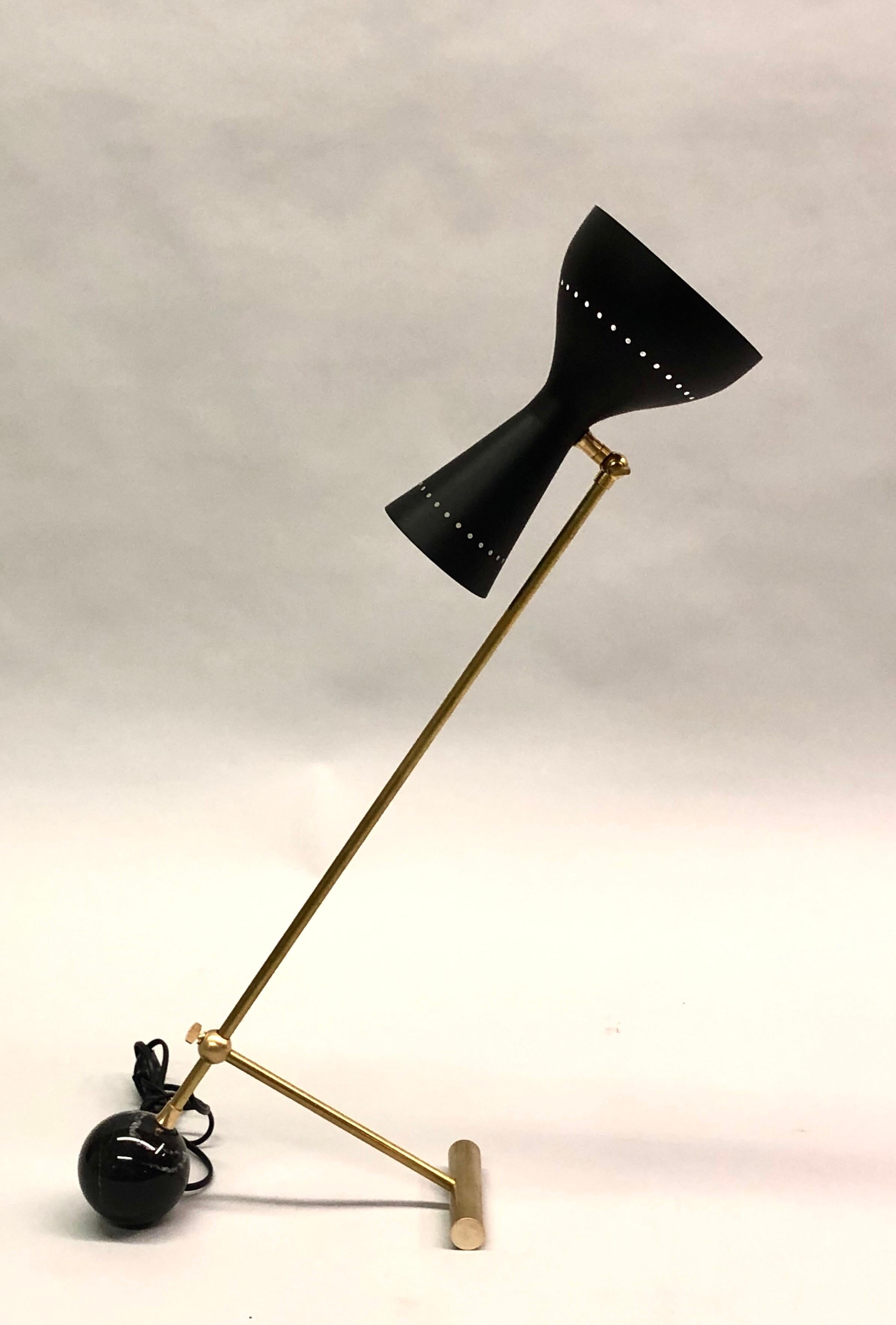 Mid-Century Modern Italian Midcentury Brass Articulating and Counter-Balance Desk Lamp, Arredoluce For Sale