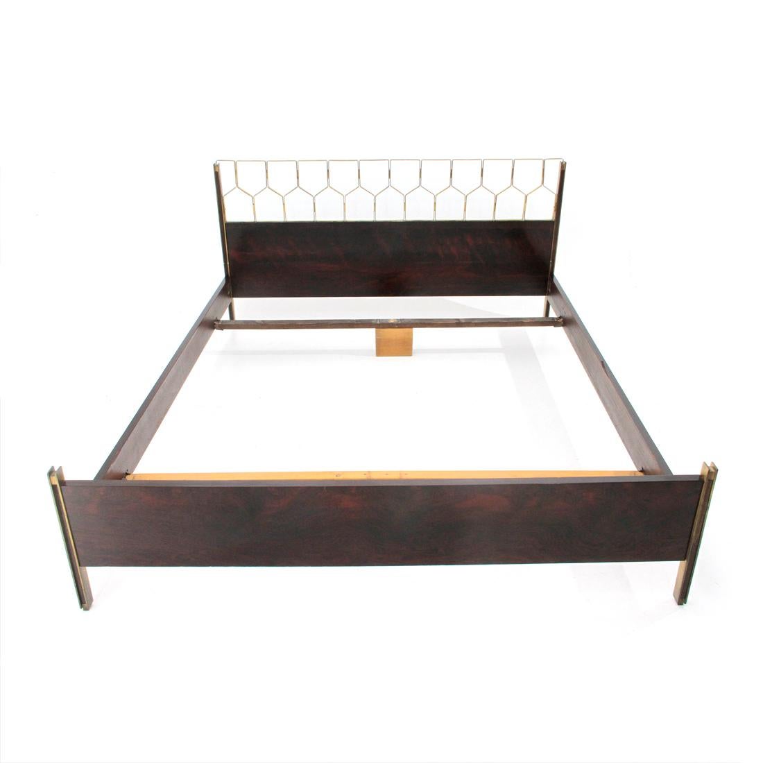 Bed produced by Sormani in the 1960s, designed by Gianni Songia.
Frosted brass structure and veneered wood.
Frosted brass headboard.
Good general conditions, some signs due to normal use over time, veneer raised in some points.
Houses a 195x160