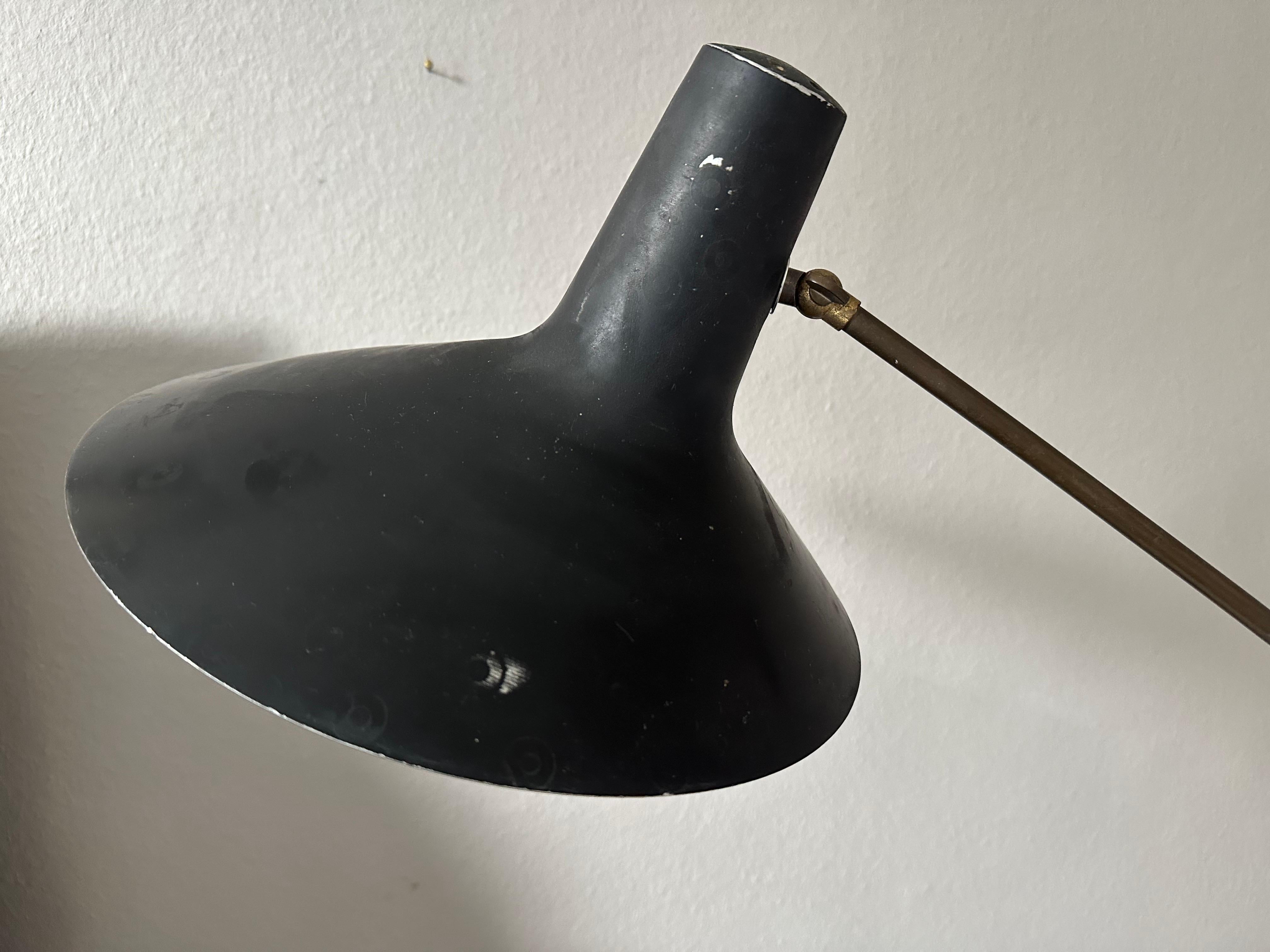 Lampada da scrivania in ottone della metà del secolo attribuita a Vittoriano Viganò in vendita 12