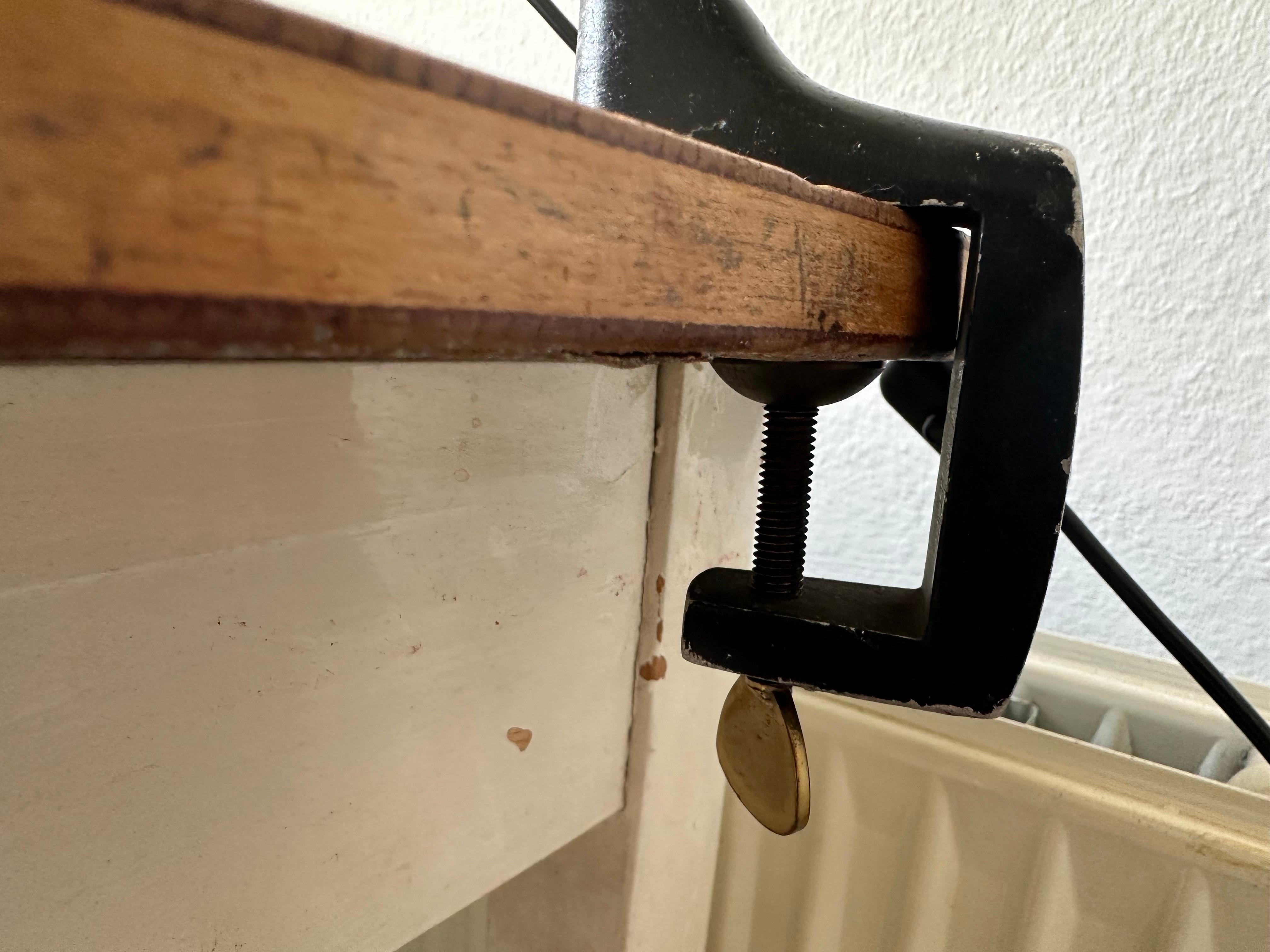 Metà XX secolo Lampada da scrivania in ottone della metà del secolo attribuita a Vittoriano Viganò in vendita