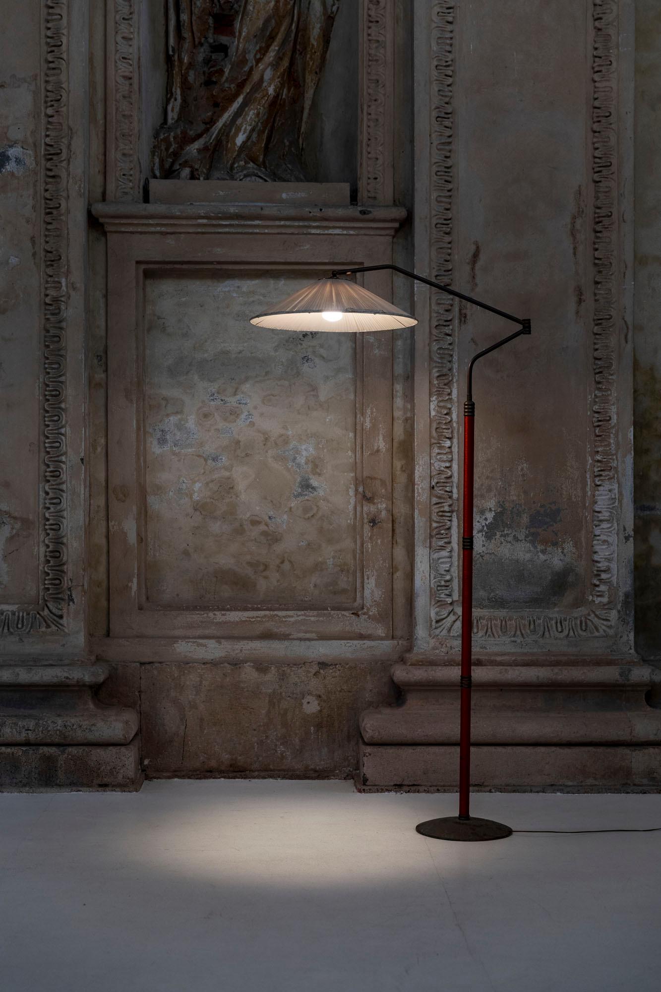 Italian Mid-Century Brass Floor Lamp In Excellent Condition In Piacenza, Italy