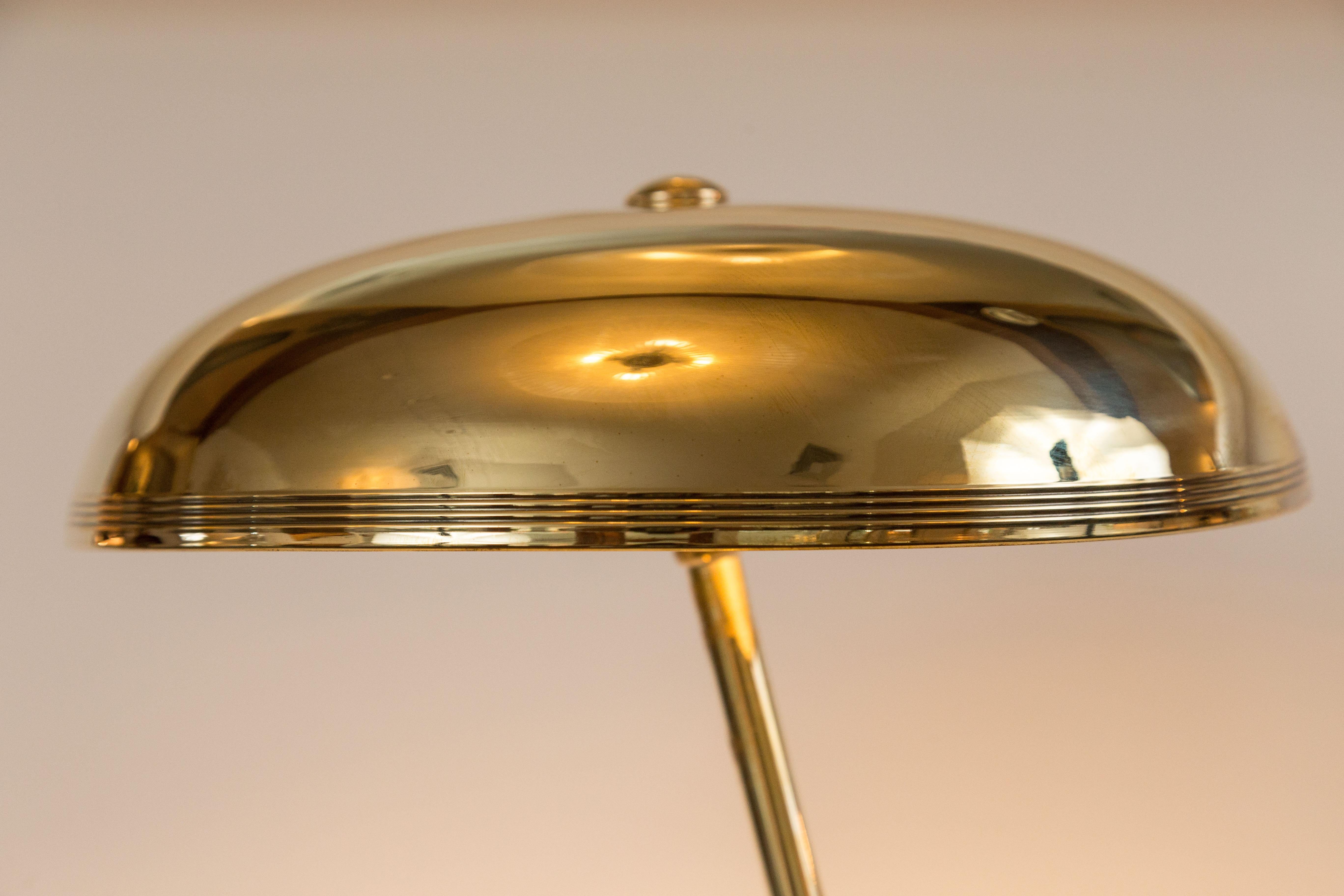 Italian Mid Century Brass Table Lamp By Giovanni Michelucci In Good Condition For Sale In Westport, CT